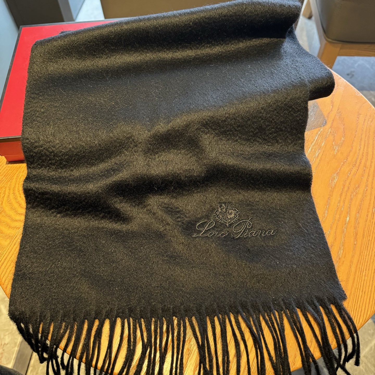 Loro Piana · 诺悠翩雅秋冬新品❗️【极品山羊绒小围巾】送人自留都太高大上了😍重磅上新，爆款爆
