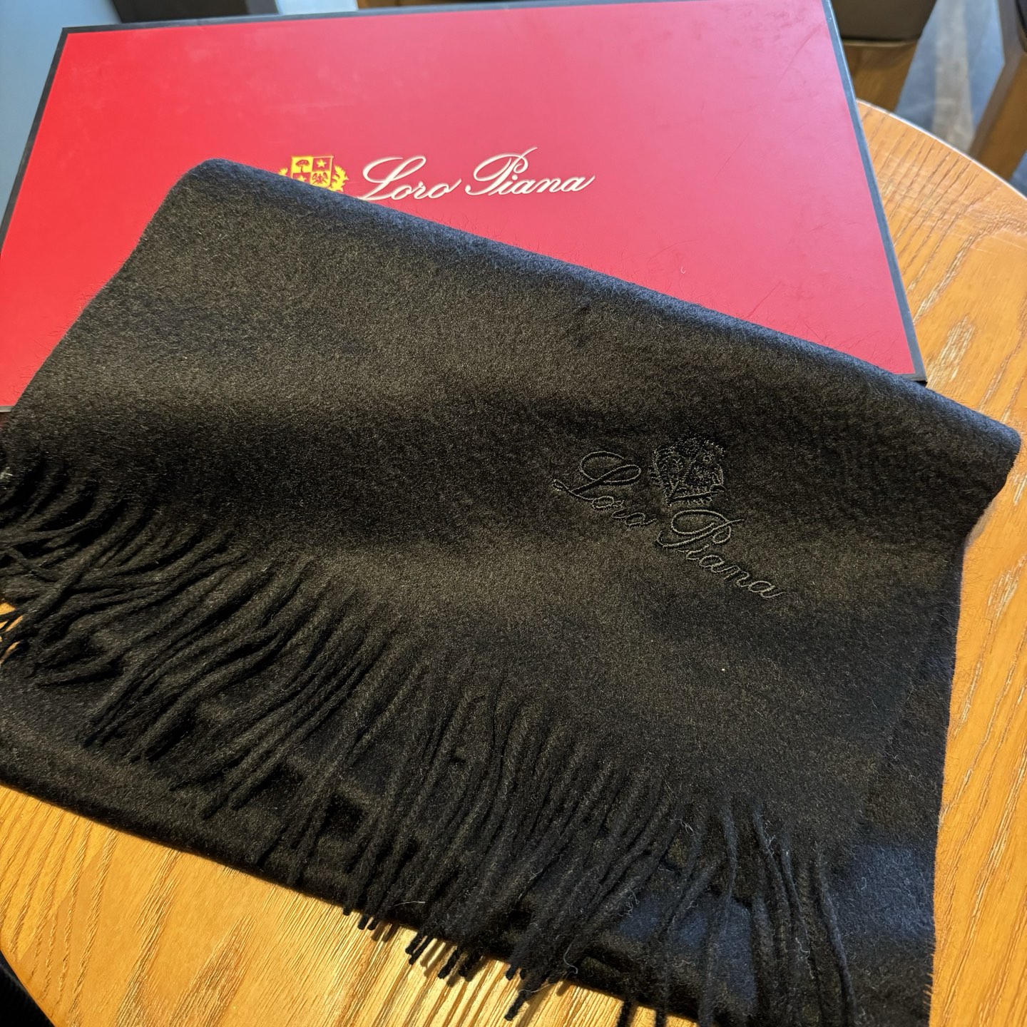 Loro Piana · 诺悠翩雅秋冬新品❗️【极品山羊绒小围巾】送人自留都太高大上了😍重磅上新，爆款爆