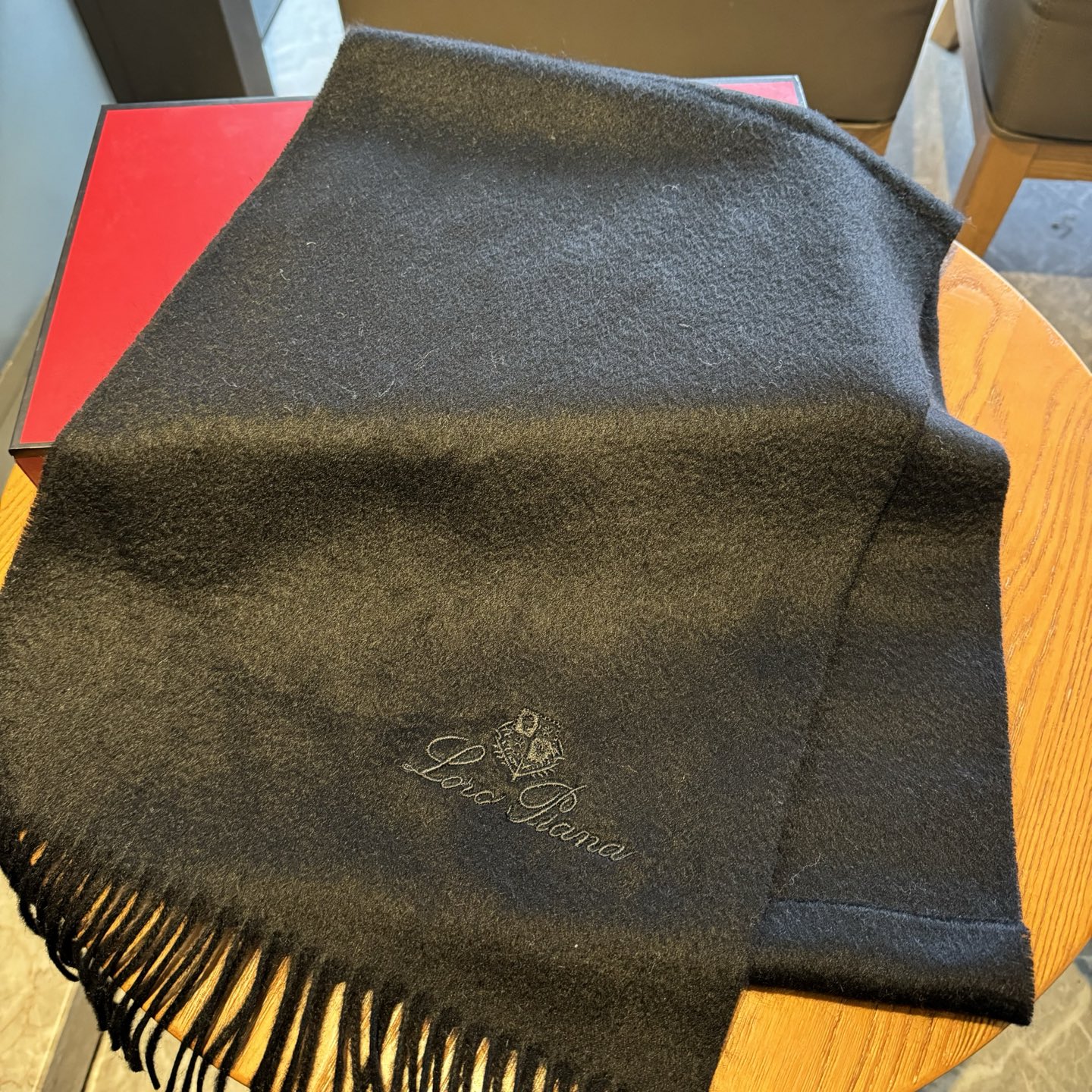 Loro Piana · 诺悠翩雅秋冬新品❗️【极品山羊绒小围巾】送人自留都太高大上了😍重磅上新，爆款爆