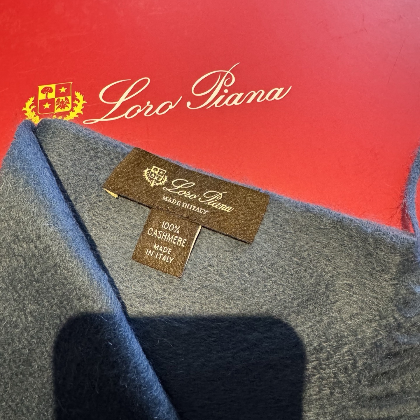 Loro Piana · 诺悠翩雅秋冬新品❗️【极品山羊绒小围巾】送人自留都太高大上了😍重磅上新，爆款爆