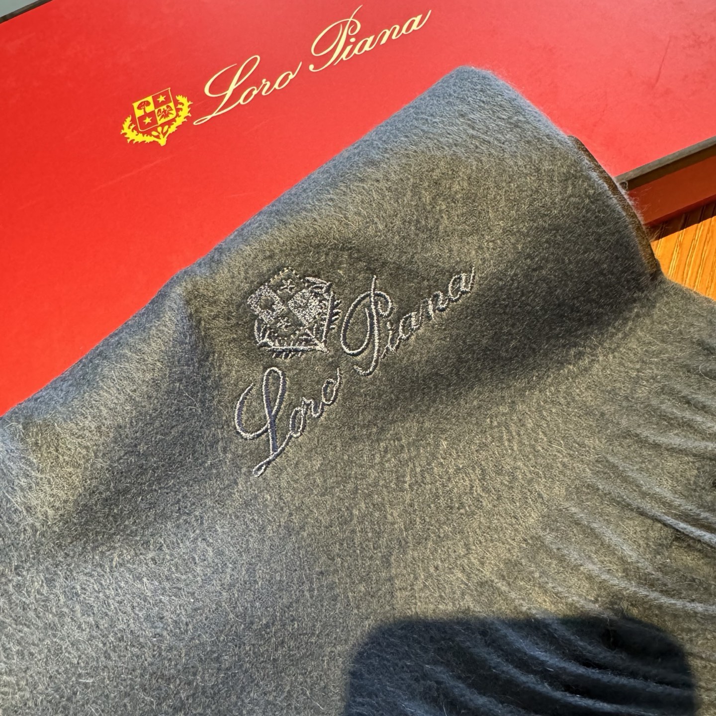 Loro Piana · 诺悠翩雅秋冬新品❗️【极品山羊绒小围巾】送人自留都太高大上了😍重磅上新，爆款爆