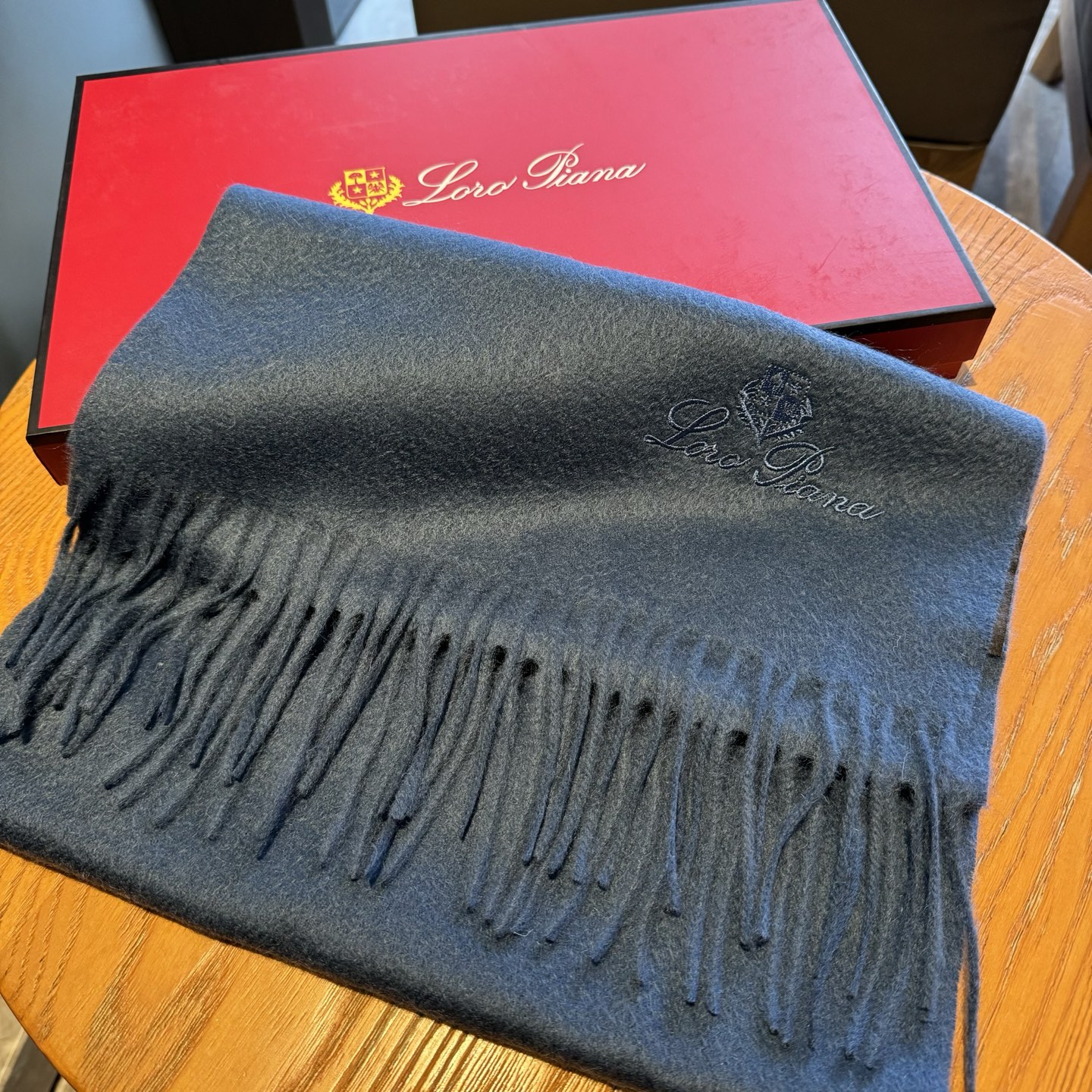 Loro Piana · 诺悠翩雅秋冬新品❗️【极品山羊绒小围巾】送人自留都太高大上了😍重磅上新，爆款爆