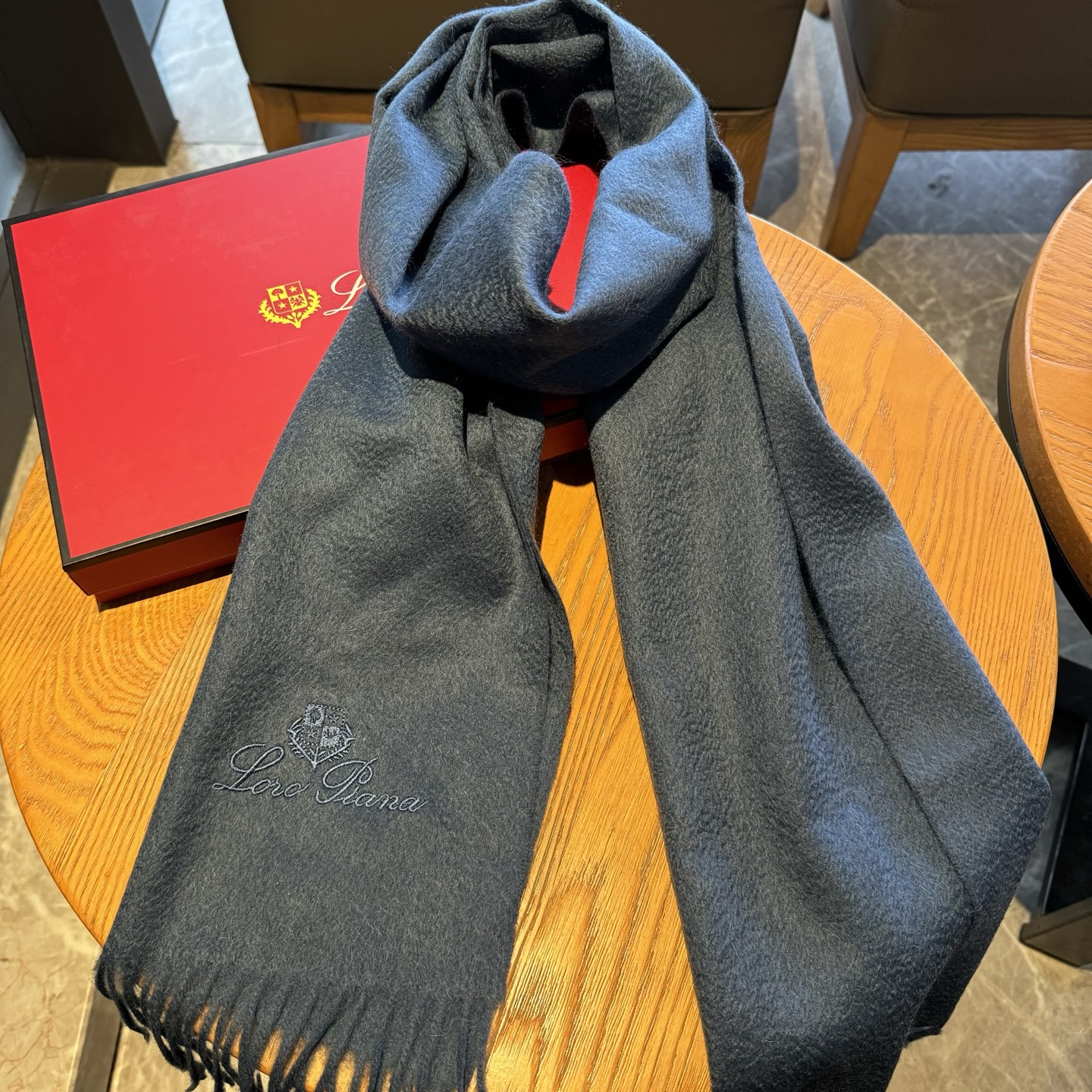 Loro Piana · 诺悠翩雅秋冬新品❗️【极品山羊绒小围巾】送人自留都太高大上了😍重磅上新，爆款爆