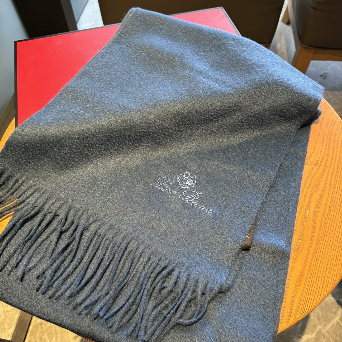 Loro Piana · 诺悠翩雅秋冬新品❗️【极品山羊绒小围巾】送人自留都太高大上了😍重磅上新，爆款爆