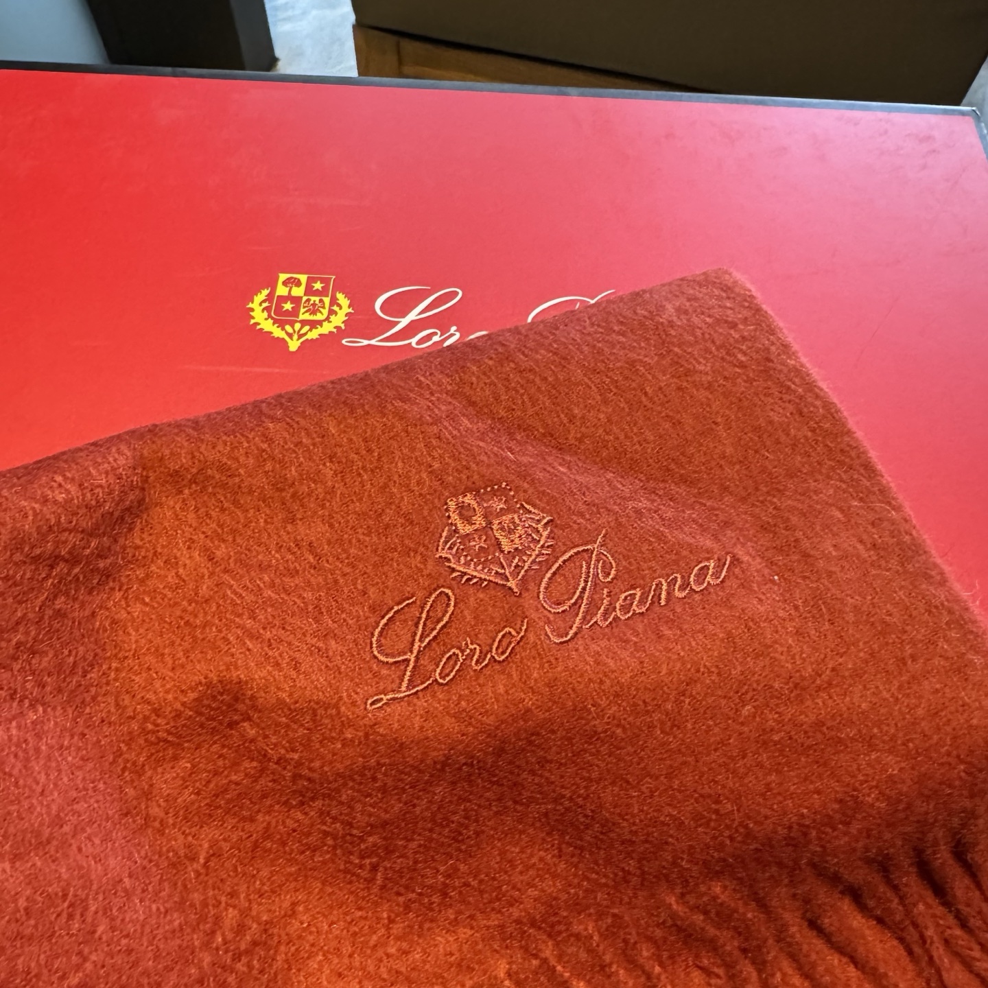 Loro Piana · 诺悠翩雅秋冬新品❗️【极品山羊绒小围巾】送人自留都太高大上了😍重磅上新，爆款爆