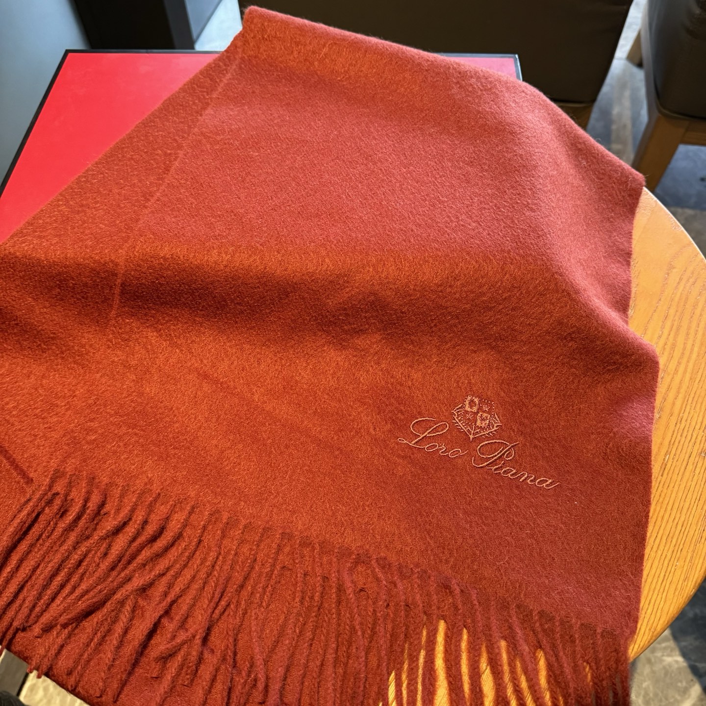 Loro Piana · 诺悠翩雅秋冬新品❗️【极品山羊绒小围巾】送人自留都太高大上了😍重磅上新，爆款爆