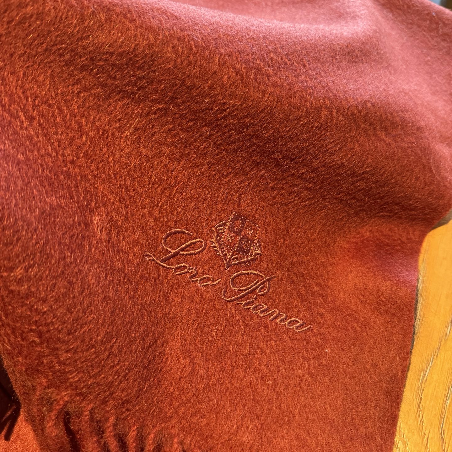 Loro Piana · 诺悠翩雅秋冬新品❗️【极品山羊绒小围巾】送人自留都太高大上了😍重磅上新，爆款爆