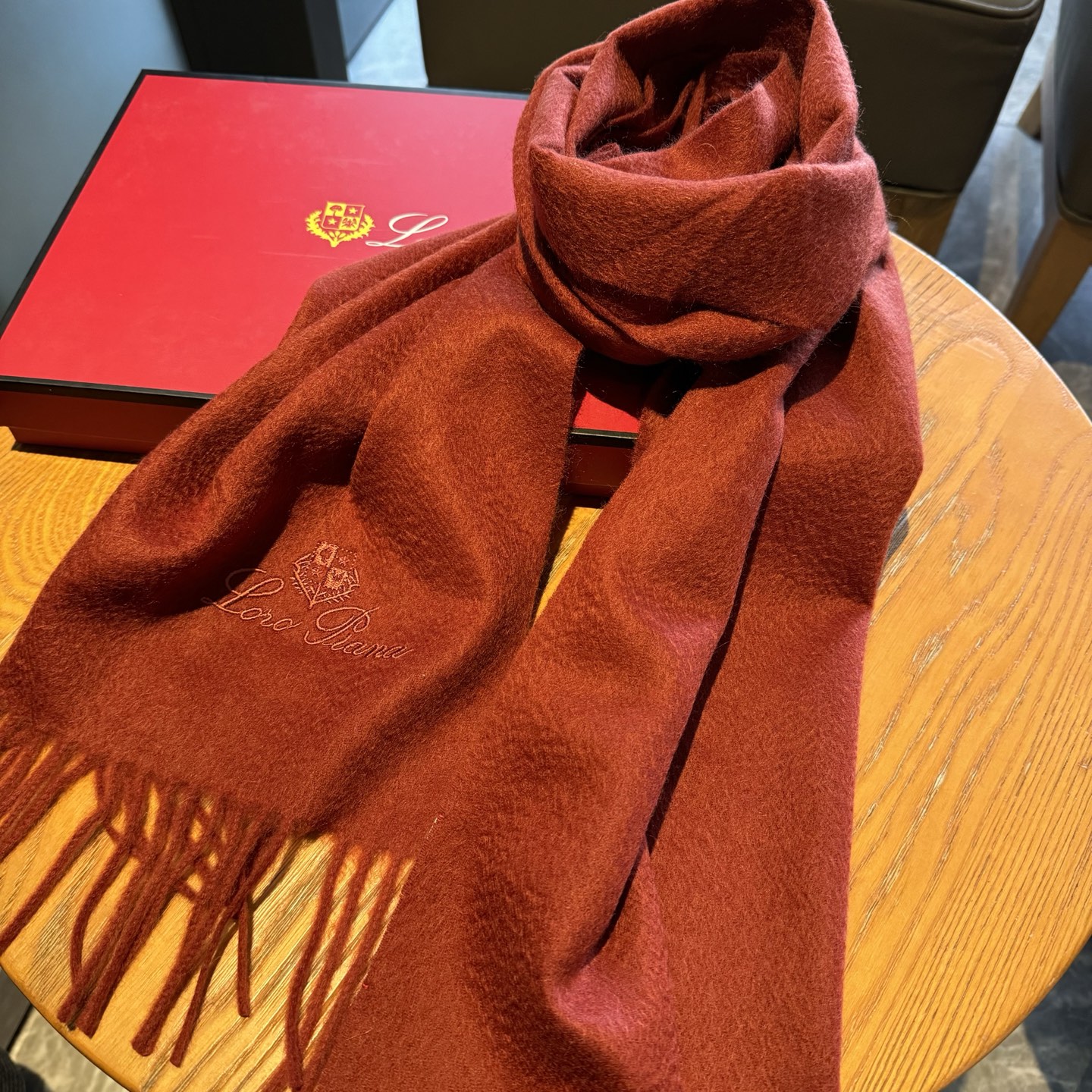 Loro Piana · 诺悠翩雅秋冬新品❗️【极品山羊绒小围巾】送人自留都太高大上了😍重磅上新，爆款爆
