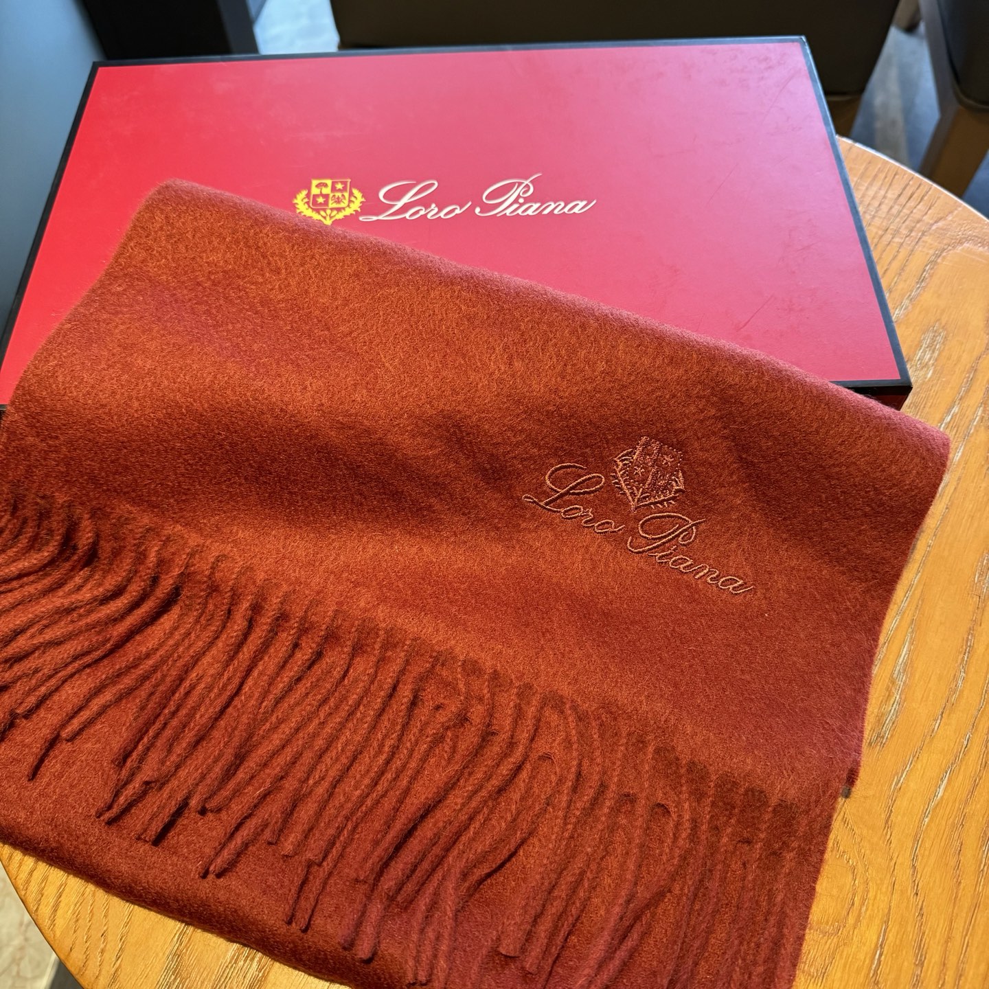 Loro Piana · 诺悠翩雅秋冬新品❗️【极品山羊绒小围巾】送人自留都太高大上了😍重磅上新，爆款爆
