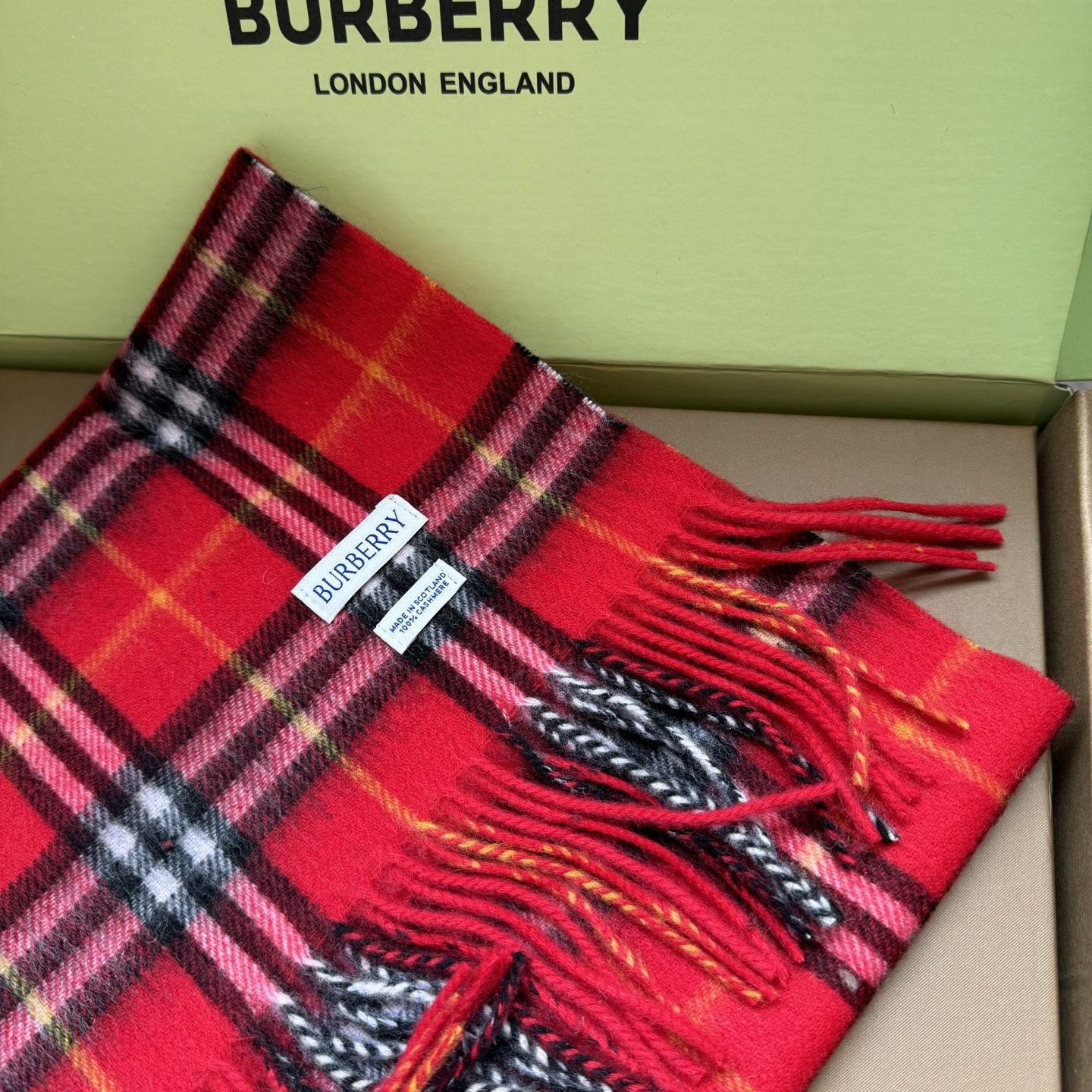 Burberry Burberry圣诞款羊绒版本金婧 张婧仪 周洁琼同款围巾新年福利苏格兰大红格围巾