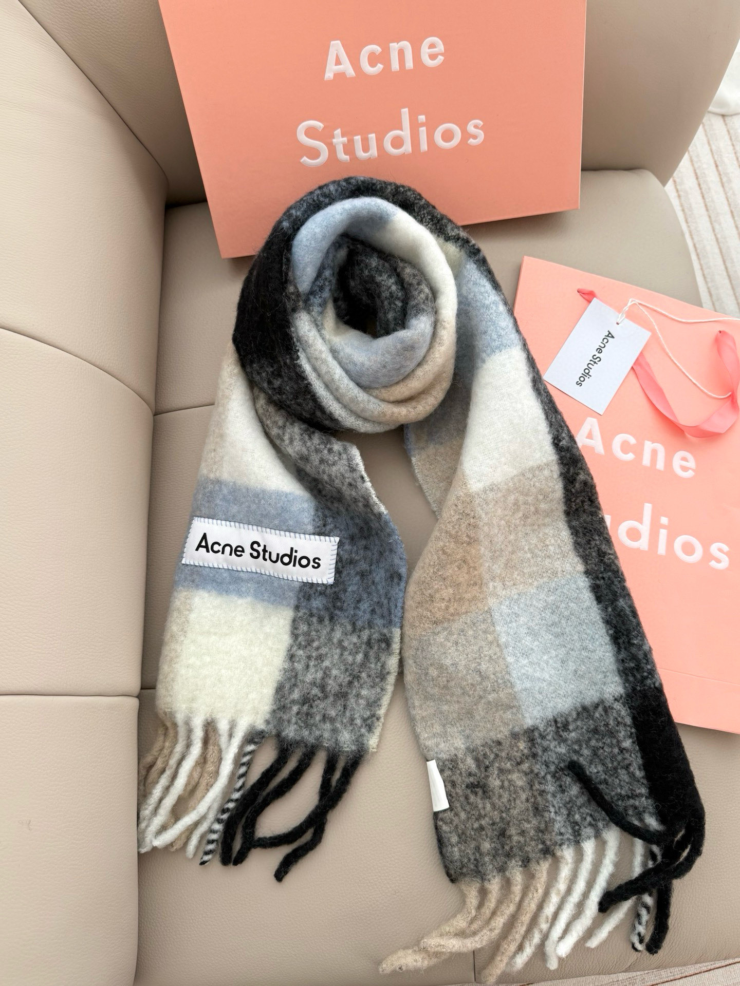 Acne Studios ACNE新款羊驼毛 马海毛彩虹围巾 斯德哥尔摩的温暖色彩 第一眼便爱上
