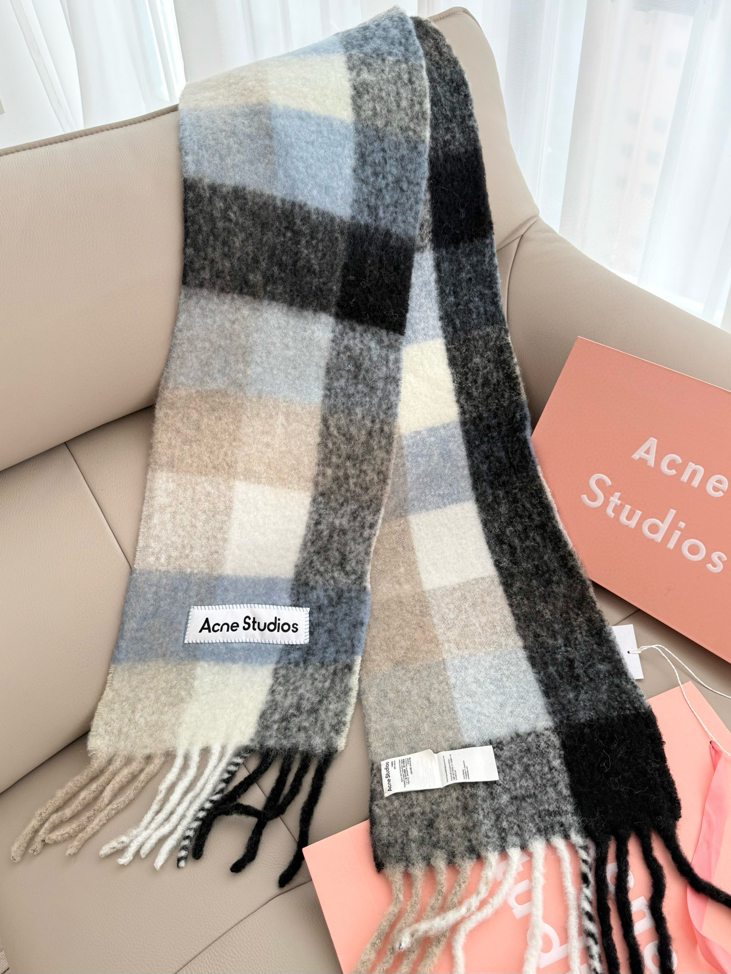Acne Studios ACNE新款羊驼毛 马海毛彩虹围巾 斯德哥尔摩的温暖色彩 第一眼便爱上