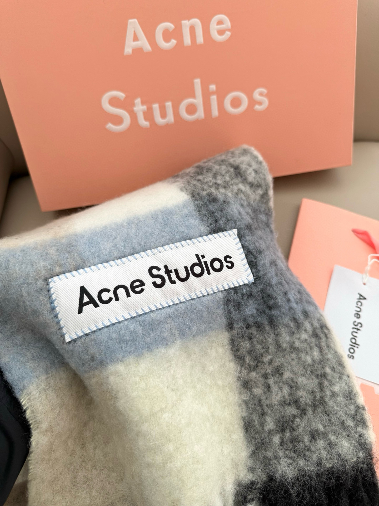 Acne Studios ACNE新款羊驼毛 马海毛彩虹围巾 斯德哥尔摩的温暖色彩 第一眼便爱上
