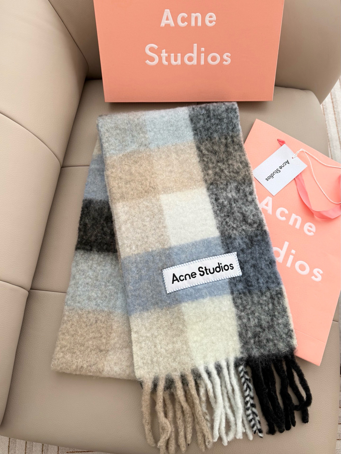 Acne Studios ACNE新款羊驼毛 马海毛彩虹围巾 斯德哥尔摩的温暖色彩 第一眼便爱上