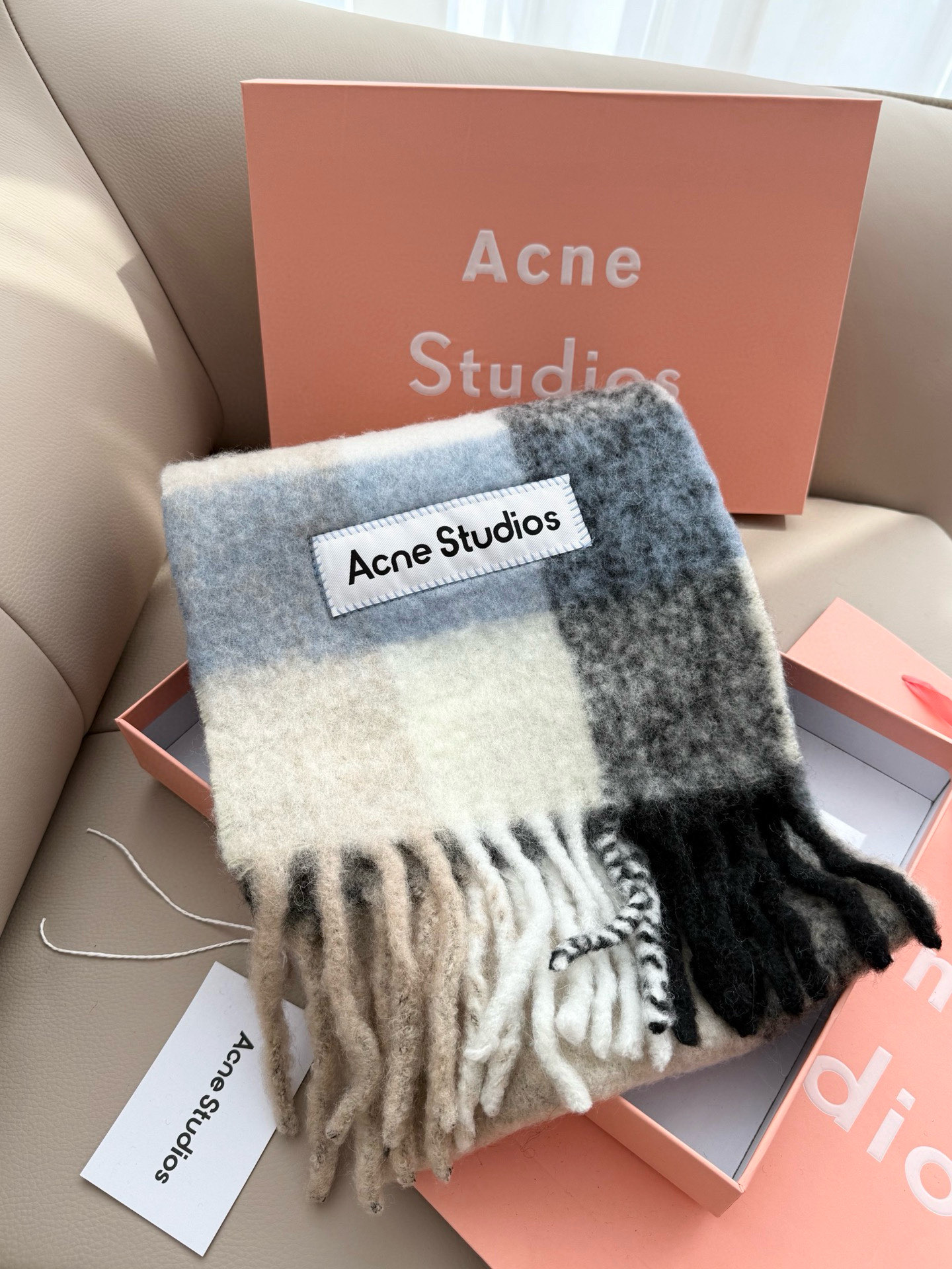 Acne Studios ACNE新款羊驼毛 马海毛彩虹围巾 斯德哥尔摩的温暖色彩 第一眼便爱上