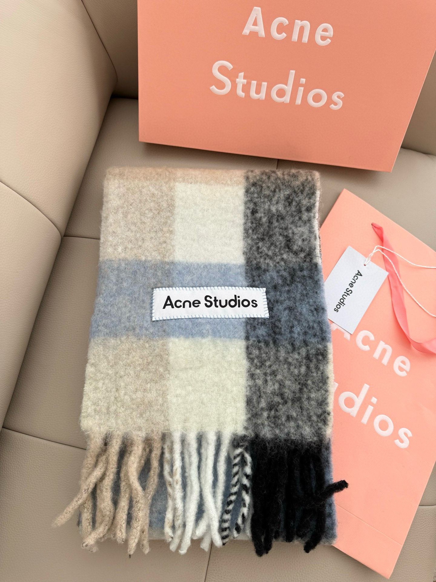 Acne Studios ACNE新款羊驼毛 马海毛彩虹围巾 斯德哥尔摩的温暖色彩 第一眼便爱上