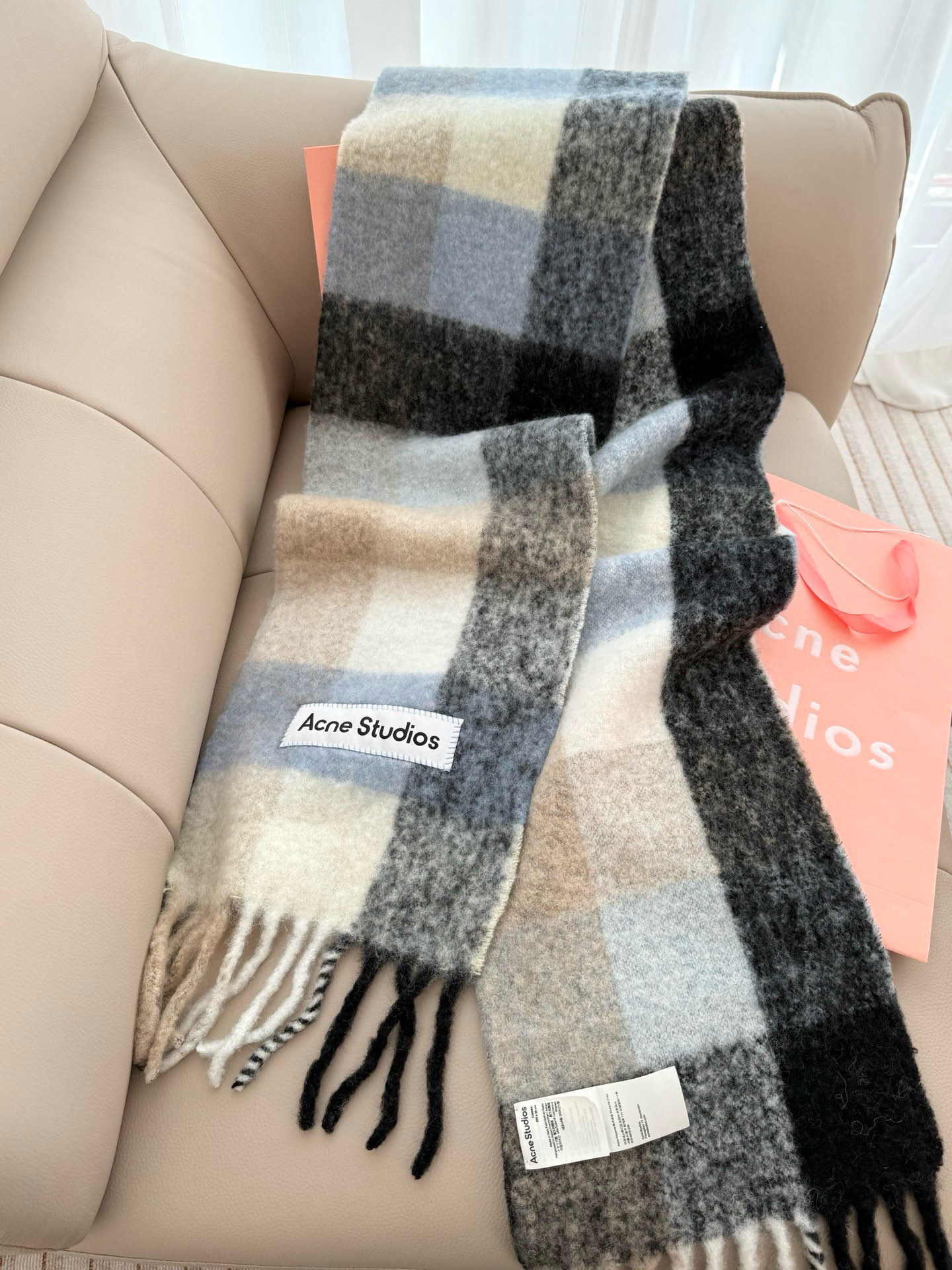 Acne Studios ACNE新款羊驼毛 马海毛彩虹围巾 斯德哥尔摩的温暖色彩 第一眼便爱上