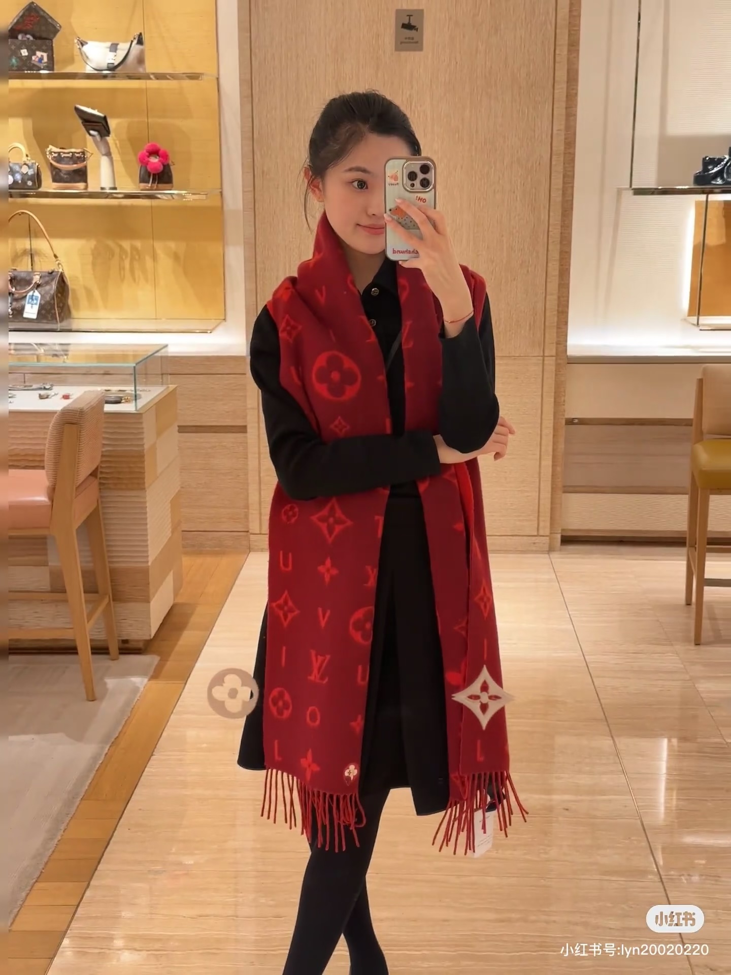 【REYKJAVIK 2.0围巾】缤纷刺绣Reykiavik 2.0 围巾为柔软山羊绒标注Monogra