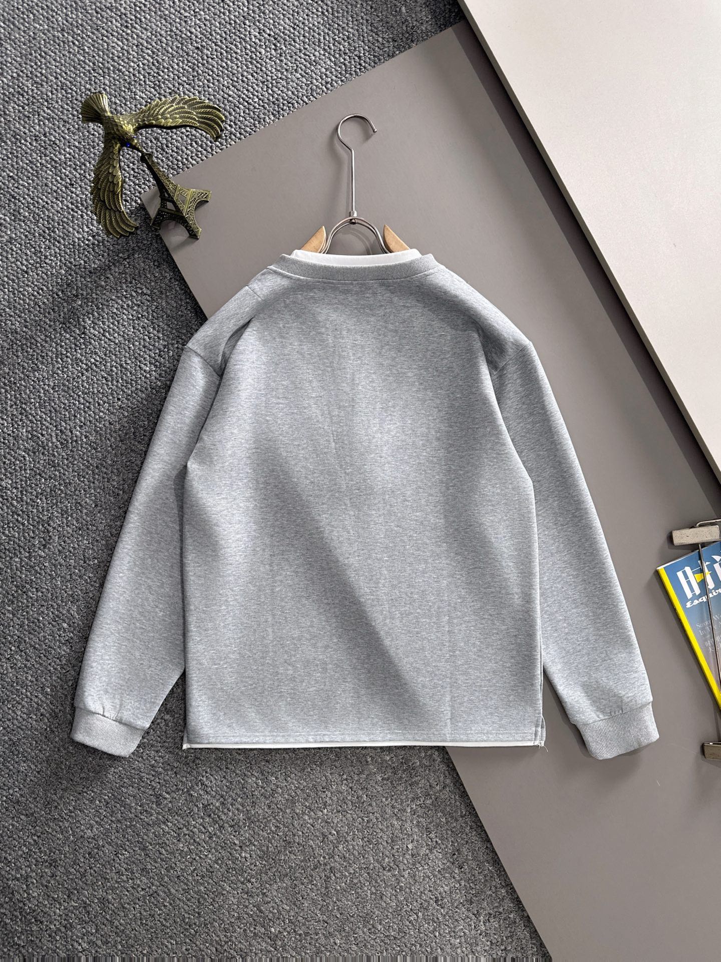 P230   蒙口独家首发25ss秋冬新款翻领卫衣长袖男女同款 众多明星同款 一般小作坊根本复制不了的工艺 不管是材质还是细节还原度以及工艺制作方面不惧任何挑战，只为给大家奉献绝妙产物 顶级原单版本随意对比 不惜成本只为做的更好 独一无二的进口面料手感 纯进口德国机器生产 精密操作万针密度 全套新款辅料三标同步定制齐全 上身百搭时尚 秋冬季节的完美选择穿搭必备单品 
码数表：m-4XL （下单报身高体重