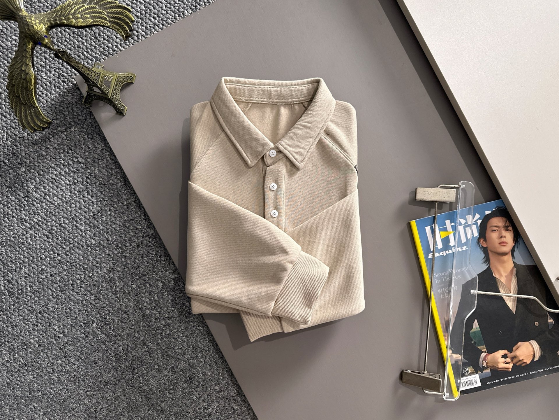 P230   迪奥独家首发25ss秋冬新款翻领卫衣长袖男女同款 众多明星同款 一般小作坊根本复制不了的工艺 不管是材质还是细节还原度以及工艺制作方面不惧任何挑战，只为给大家奉献绝妙产物 顶级原单版本随意对比 不惜成本只为做的更好 独一无二的进口面料手感 纯进口德国机器生产 精密操作万针密度 全套新款辅料三标同步定制齐全 上身百搭时尚 秋冬季节的完美选择穿搭必备单品 
码数表：m-4XL （下单报身高体重）