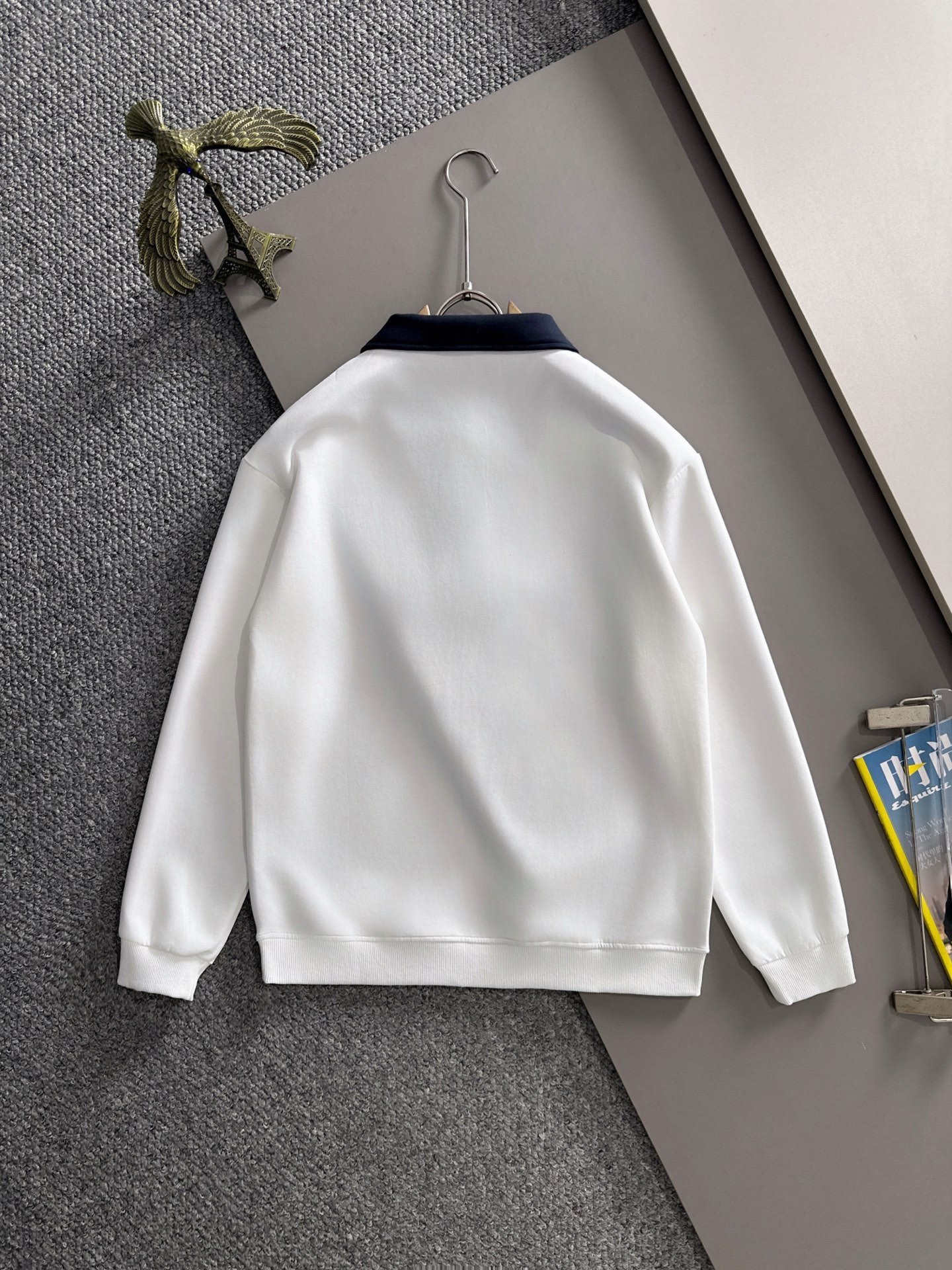 P230   巴宝莉独家首发25ss秋冬新款翻领卫衣长袖男女同款 众多明星同款 一般小作坊根本复制不了的工艺 不管是材质还是细节还原度以及工艺制作方面不惧任何挑战，只为给大家奉献绝妙产物 顶级原单版本随意对比 不惜成本只为做的更好 独一无二的进口面料手感 纯进口德国机器生产 精密操作万针密度 全套新款辅料三标同步定制齐全 上身百搭时尚 秋冬季节的完美选择穿搭必备单品 
码数表：m-4XL （下单报身高体重）