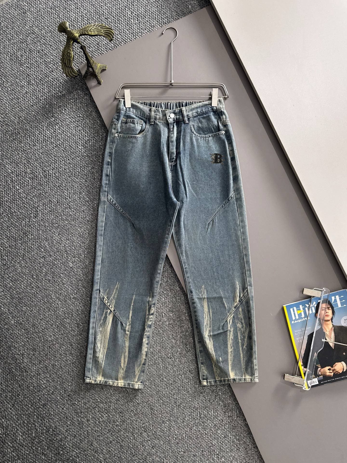 Burberry Jean Décontracté Délavé Coupe Droite Automne/Hiver 2025