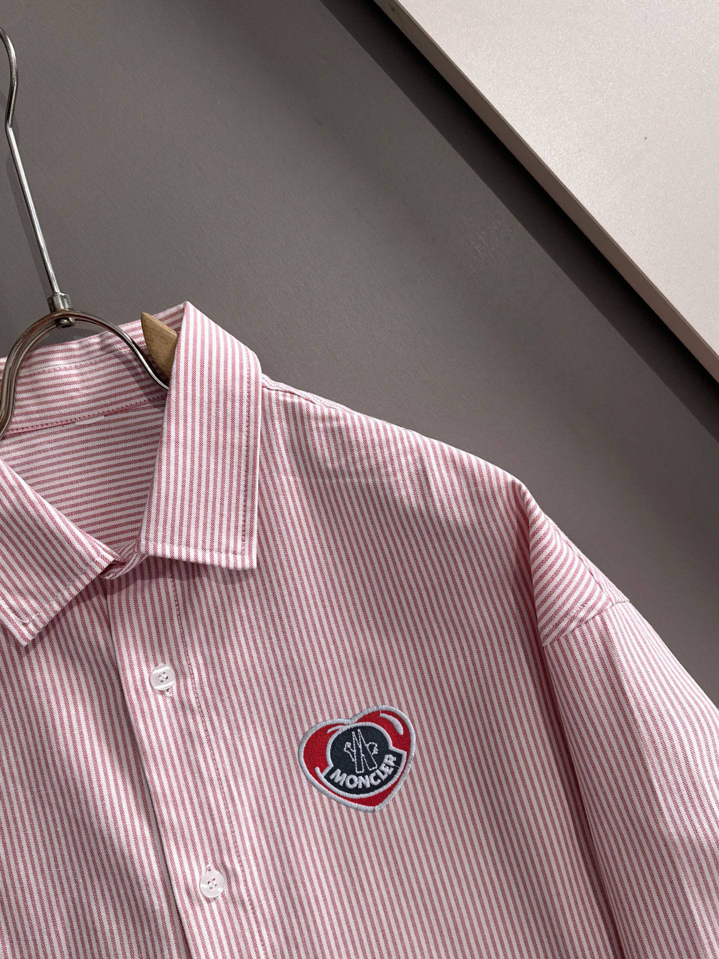 蒙口 P410 条纹長袖衬衫 - ビジネスカジュアルに最適なスタイル