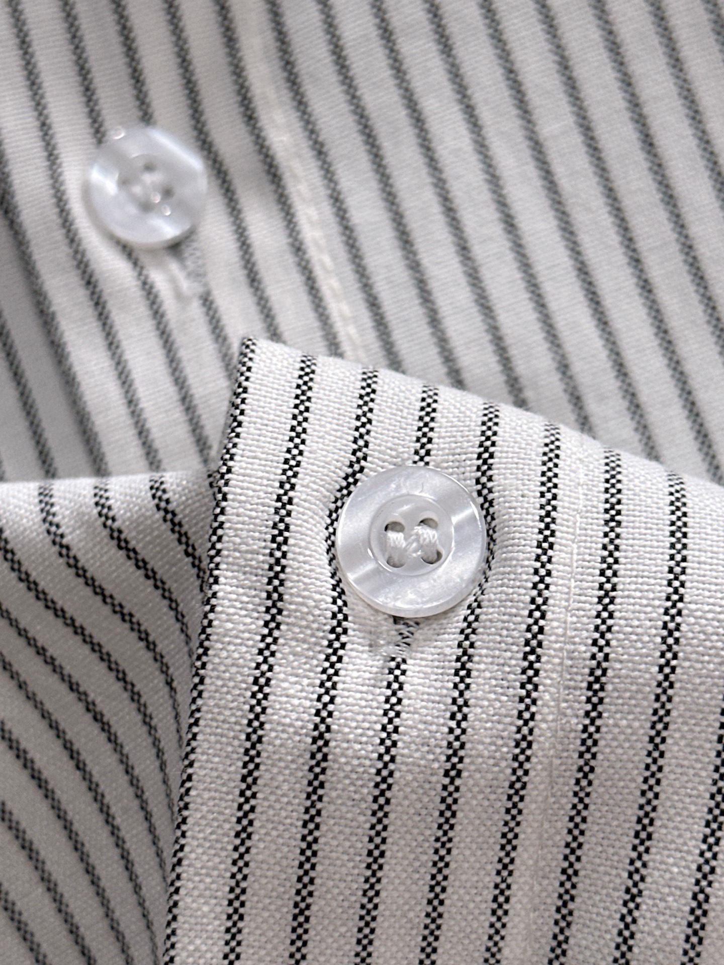 蒙口 P410 ストライプシャツ - ビジネス＆カジュアルに最適な長袖