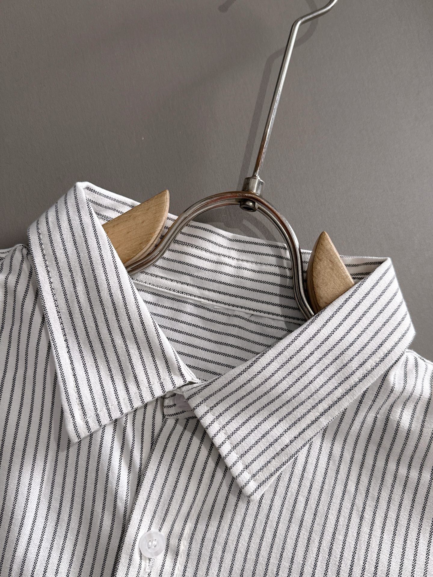 蒙口 P410 ストライプシャツ - ビジネス＆カジュアルに最適な長袖