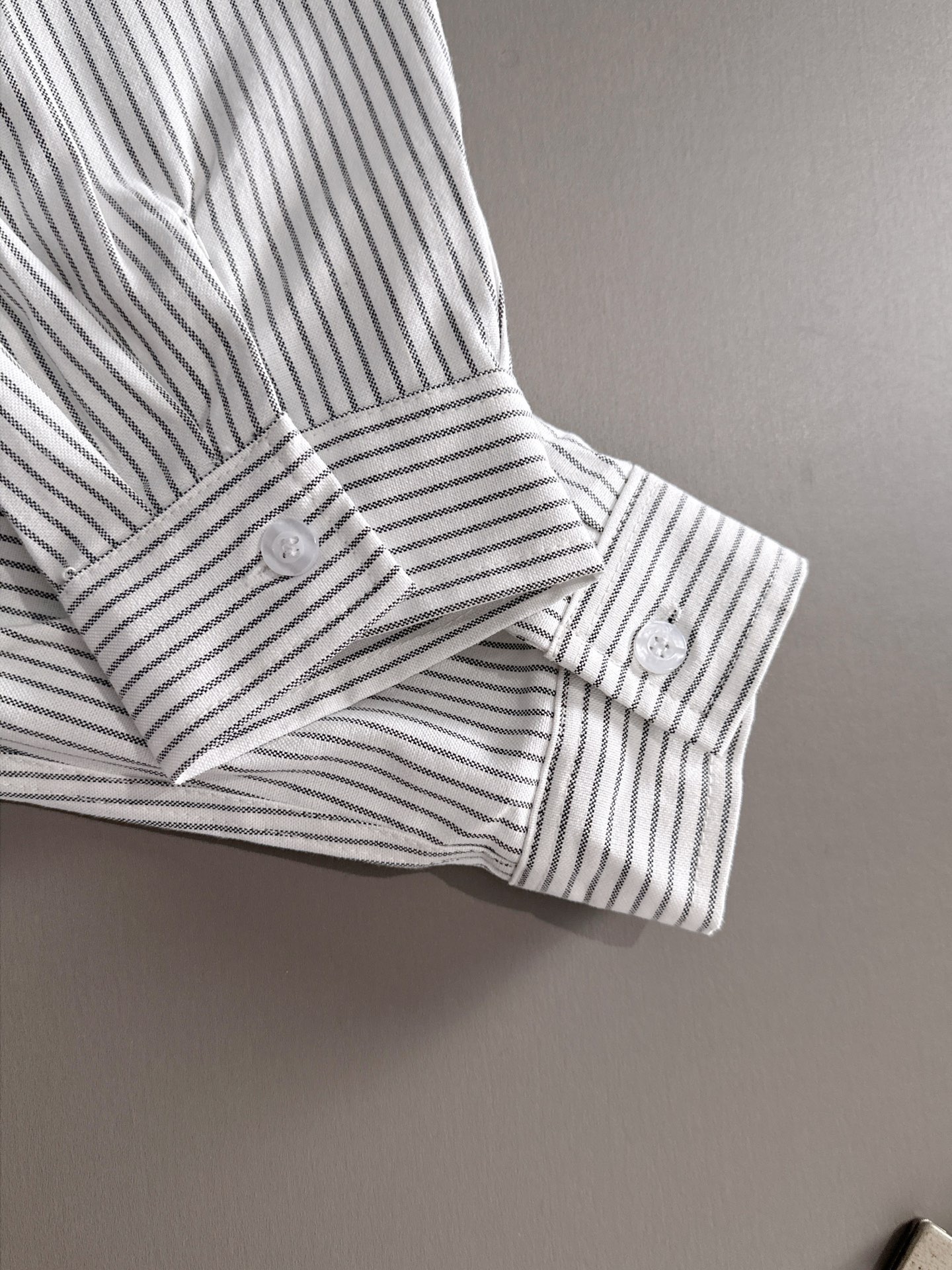 蒙口 P410 ストライプシャツ - ビジネス＆カジュアルに最適な長袖