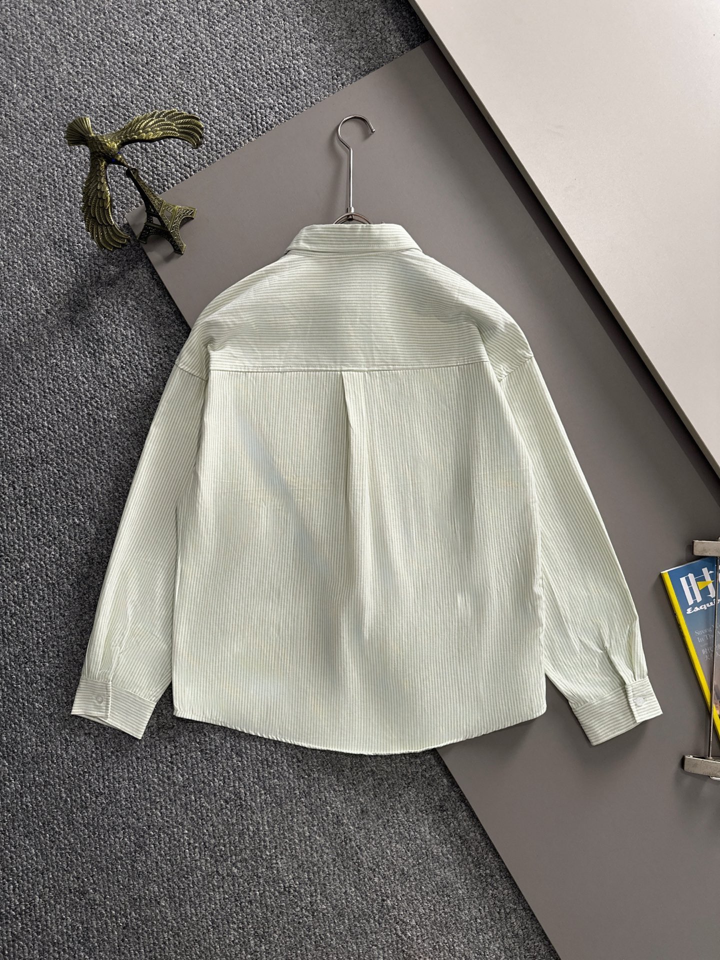 蒙口ストライプ長袖シャツ - シンプルで洗練されたビジネスカジュアル