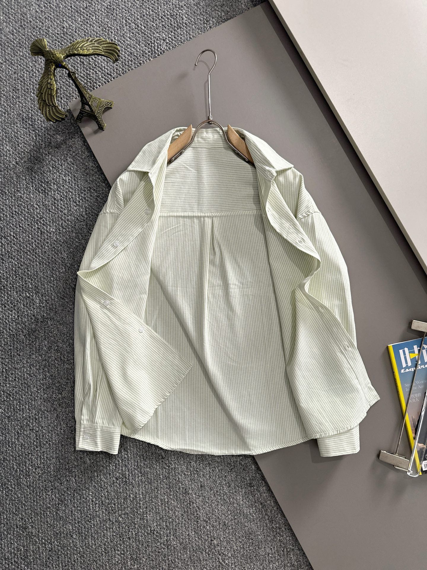 蒙口ストライプ長袖シャツ - シンプルで洗練されたビジネスカジュアル