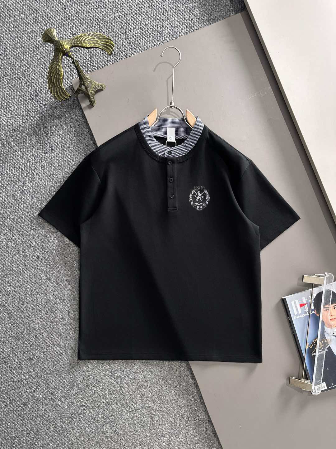 P150 Paris 2026 nueva camiseta de manga corta para hombre primavera. Hecho de tejido de algodón de punto con hilo de al…