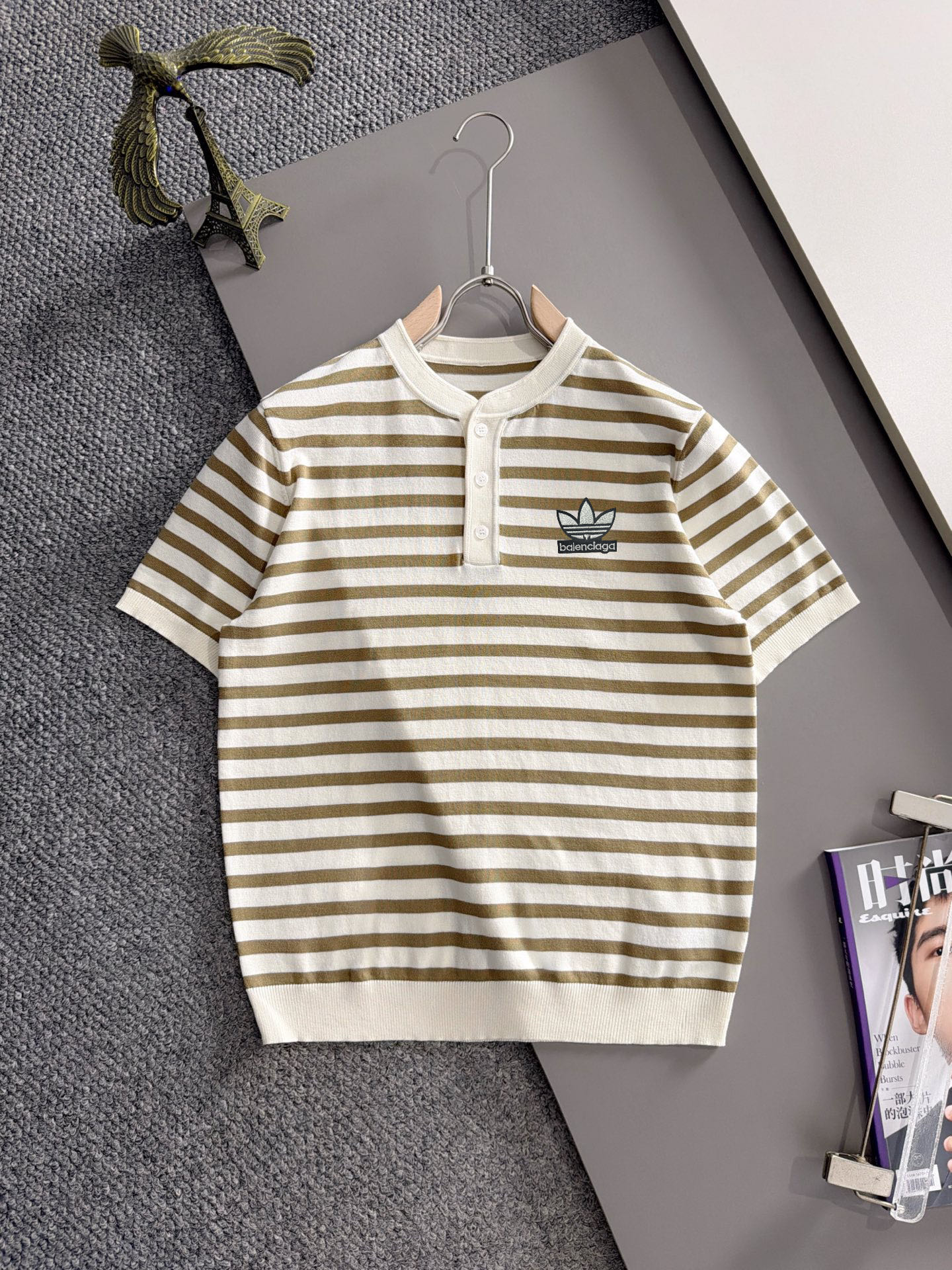 P160 París trébol de alta calidad, 26ss nueva temporada camiseta de manga corta para hombre. Confeccionada con tejido d…