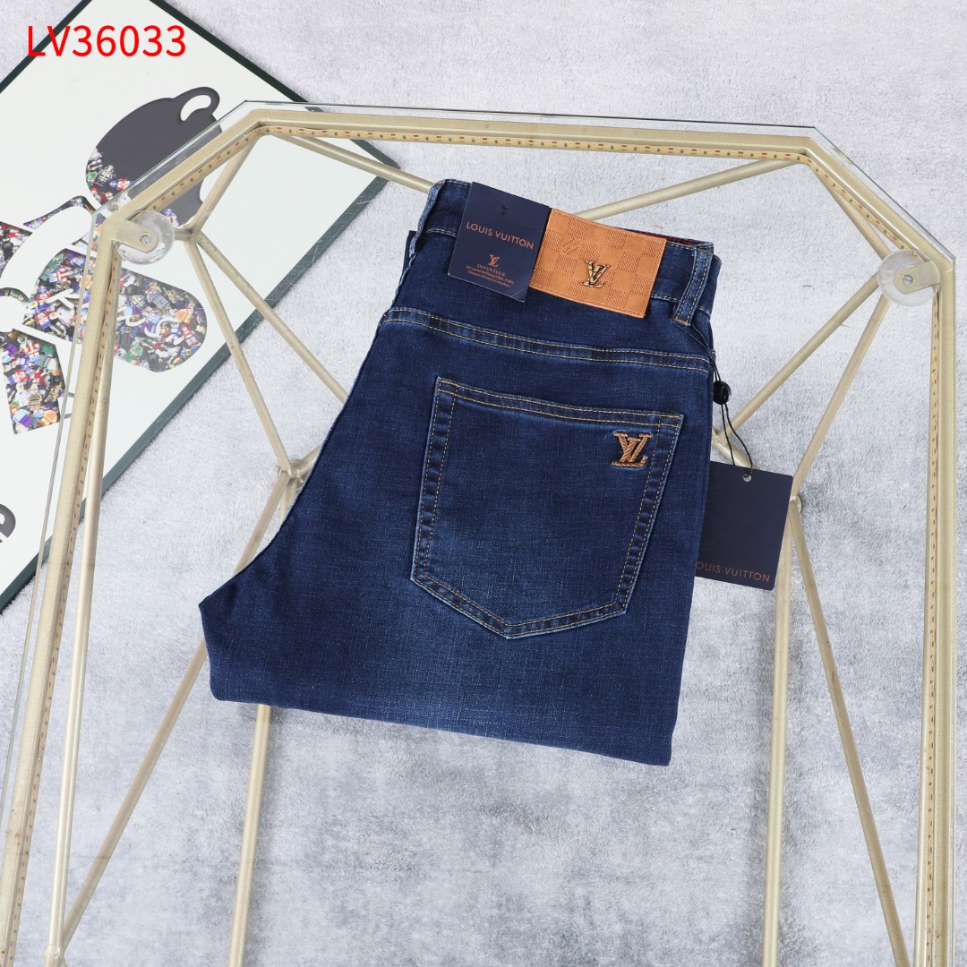 P125 LOUIS VUITTON (LV) NO: 36033 Talla: 30 a 42 yardas Jeans livianos (sección delgada)
