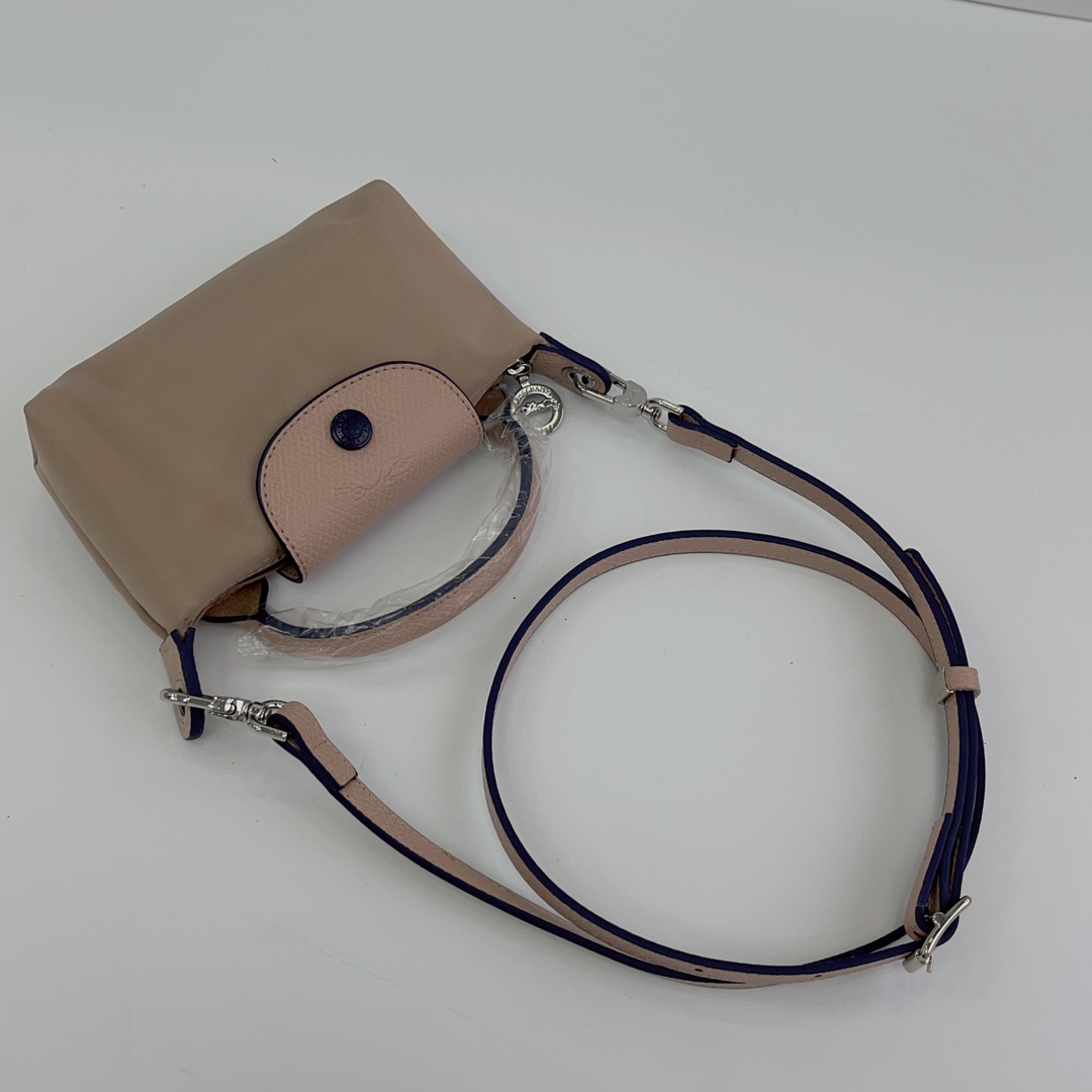 Longchamp ～ 打孔款 山楂色