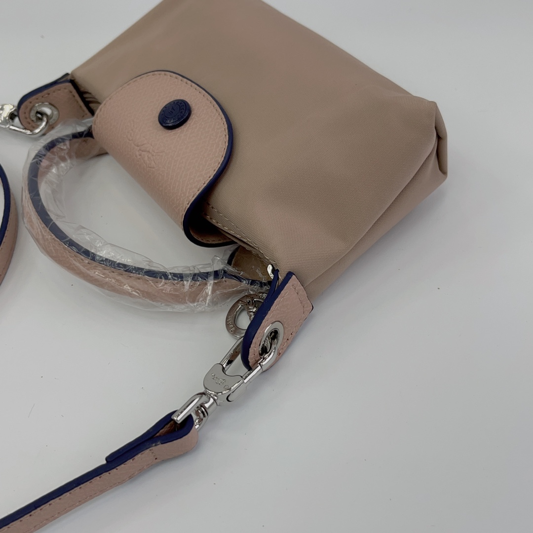 Longchamp ～ 打孔款 山楂色