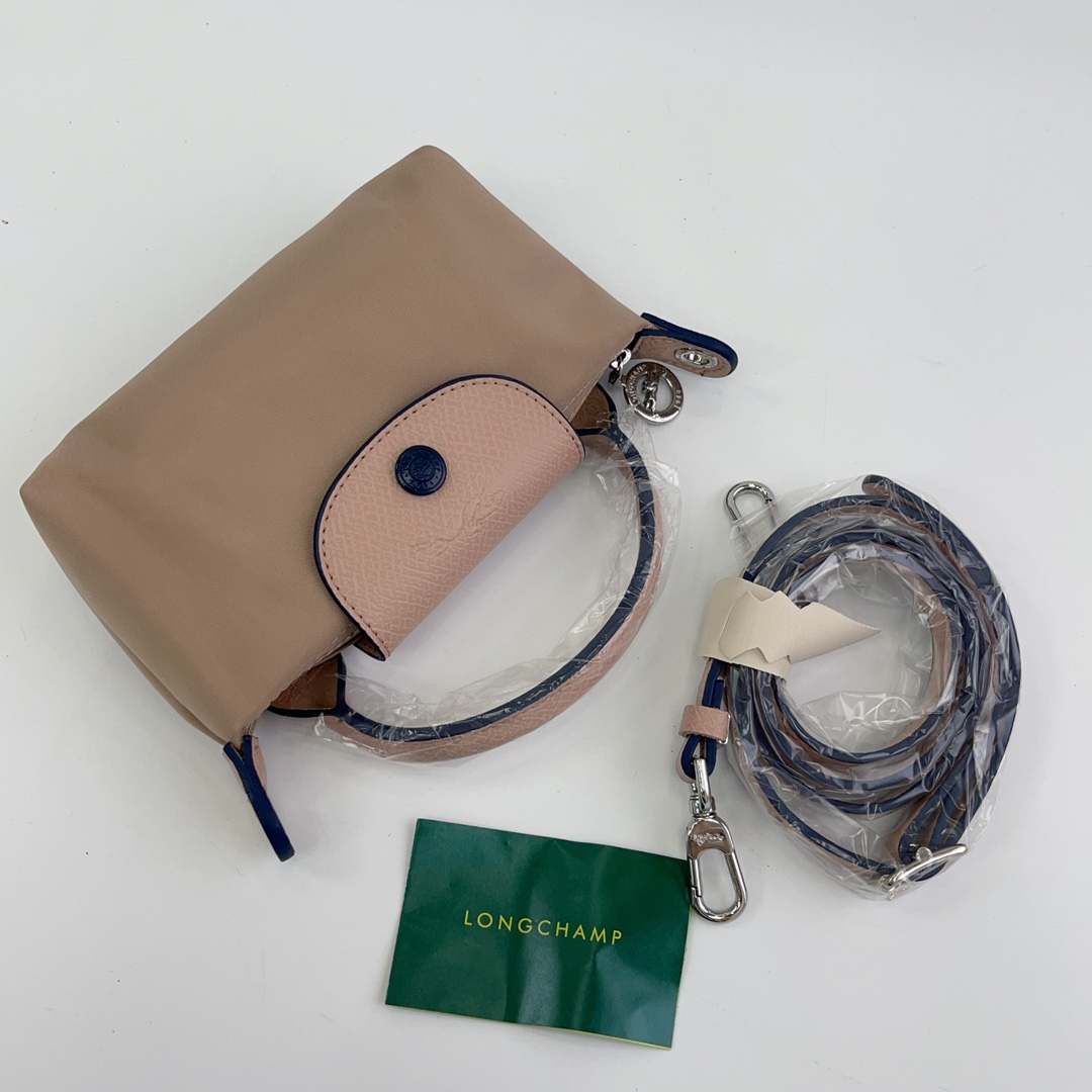 Longchamp ～ 打孔款 山楂色