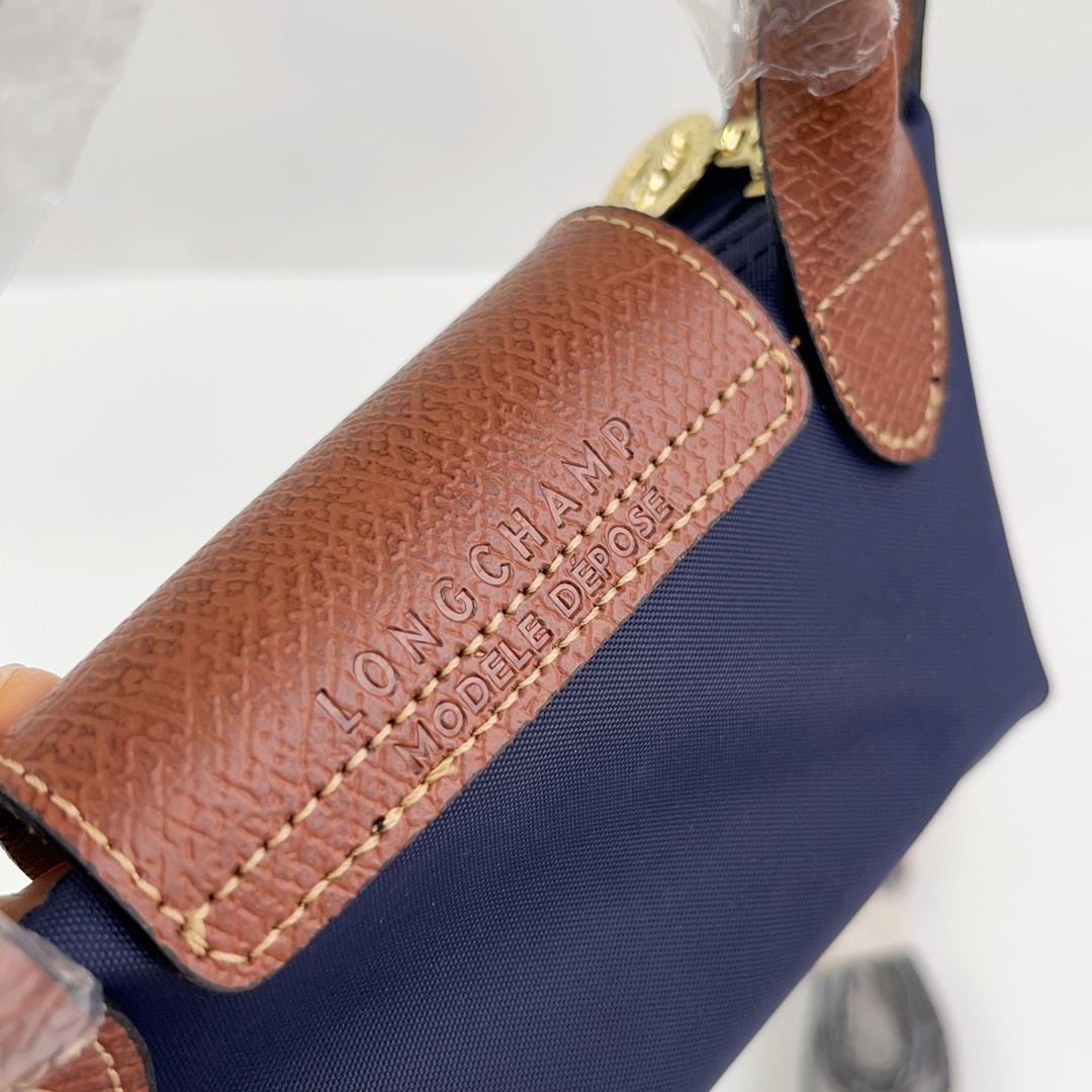 Longchamp ～ 打孔款 深蓝色