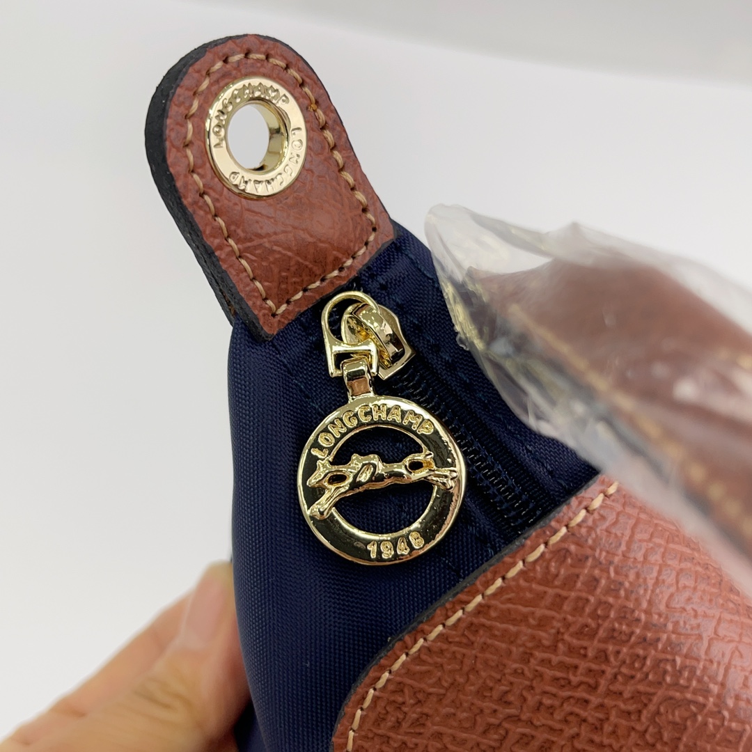 Longchamp ～ 打孔款 深蓝色