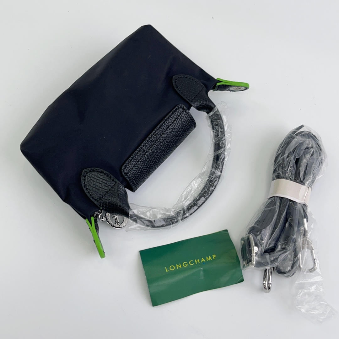 Longchamp ～ 打孔款 环保黑色