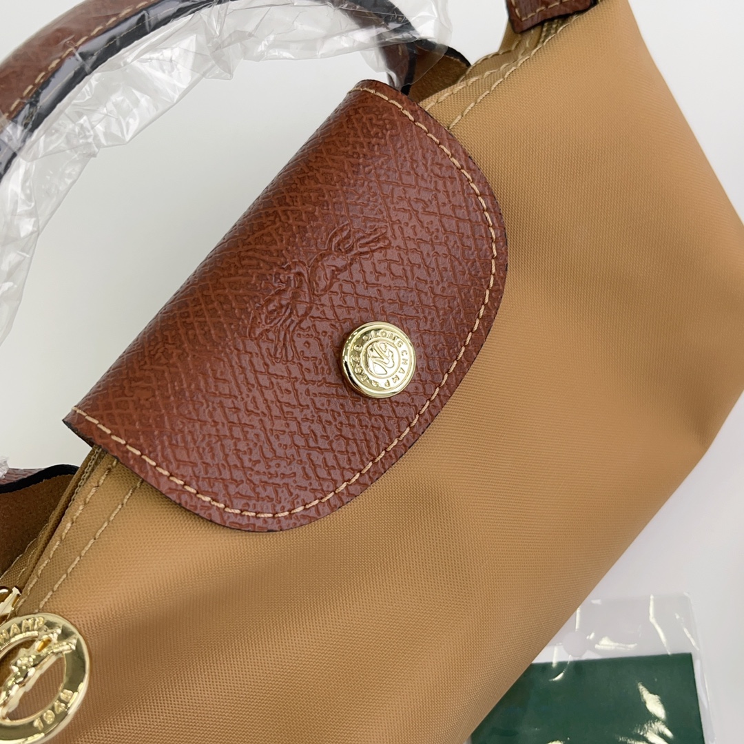 Longchamp ～ 打孔款 沙黄色
