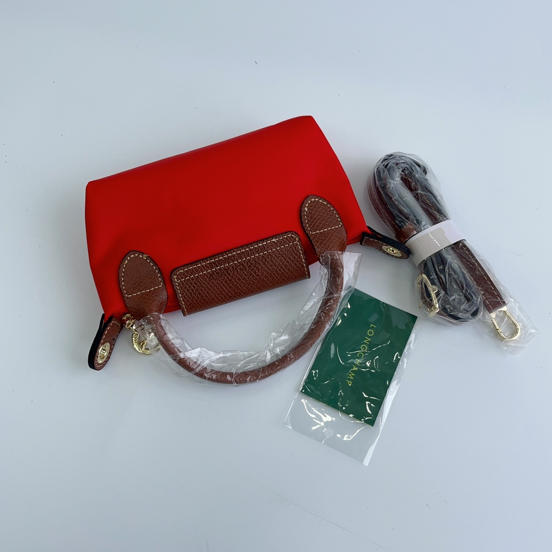 Longchamp ～ 打孔款 红色