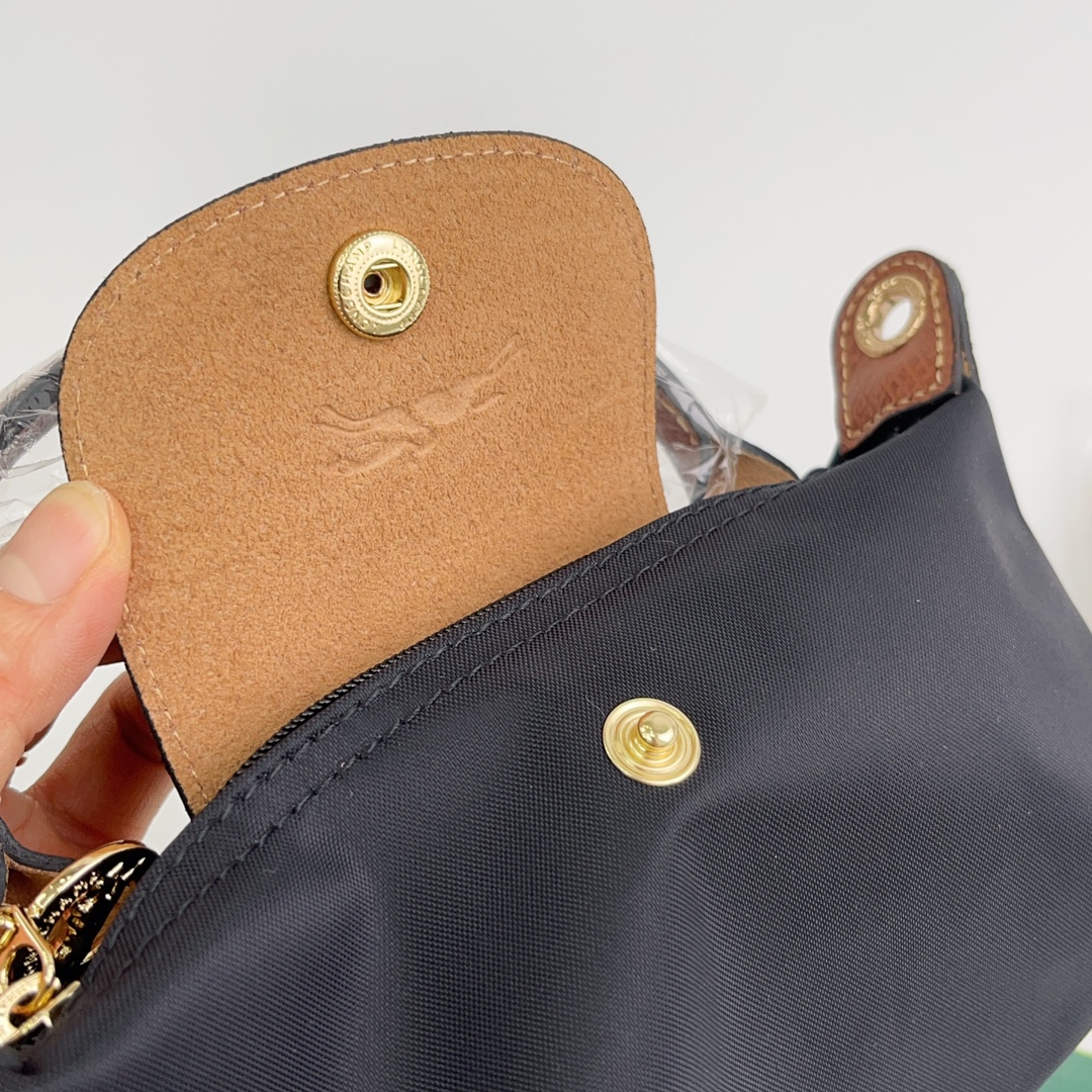 Longchamp ～ 打孔款 黑色