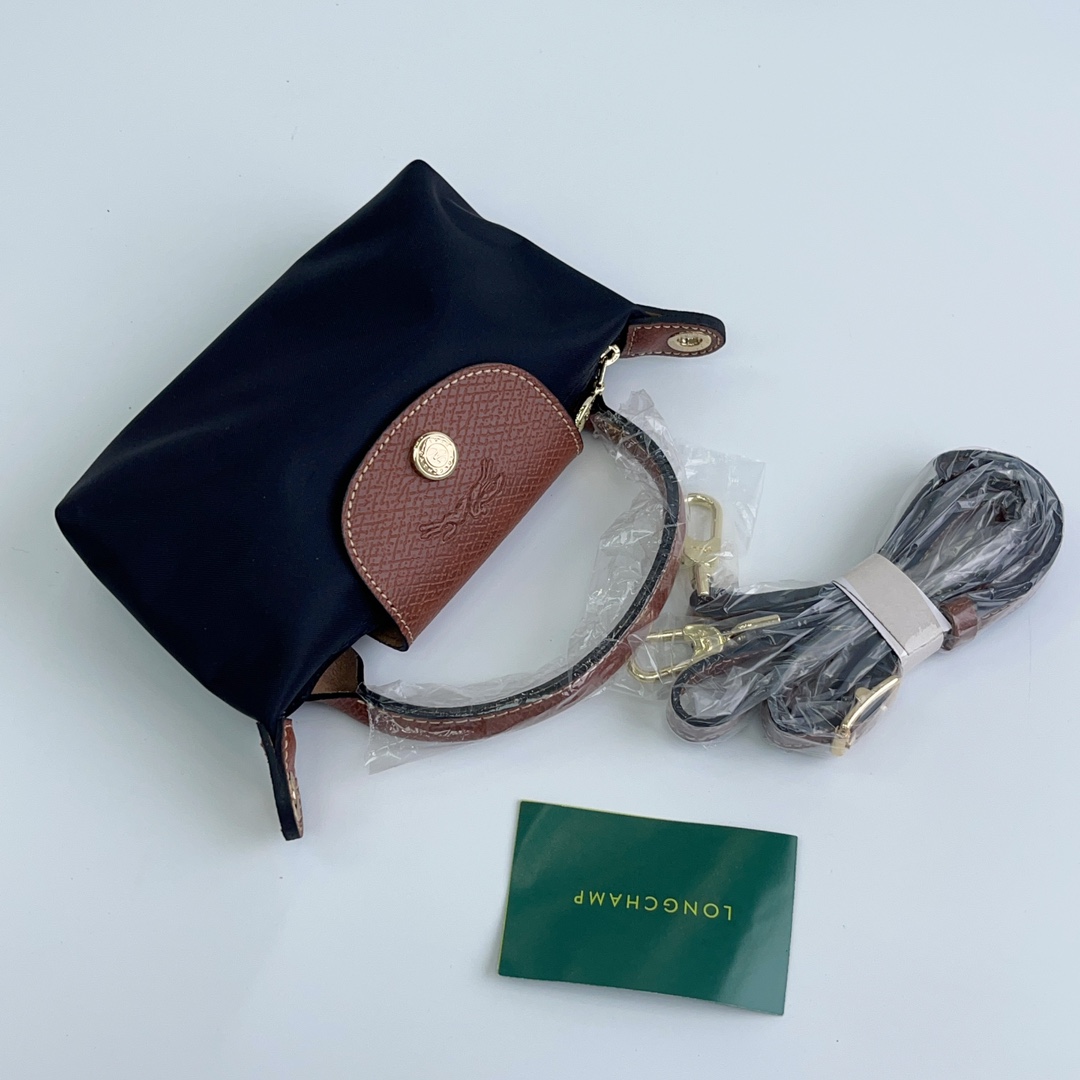 Longchamp ～ 打孔款 黑色