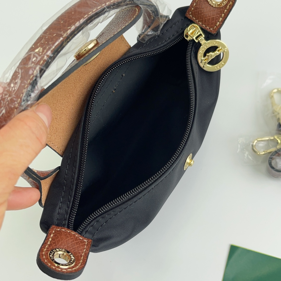 Longchamp ～ 打孔款 黑色