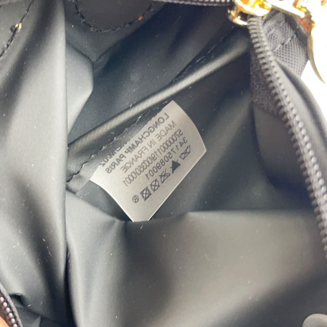 Longchamp ～ 打孔款 黑色