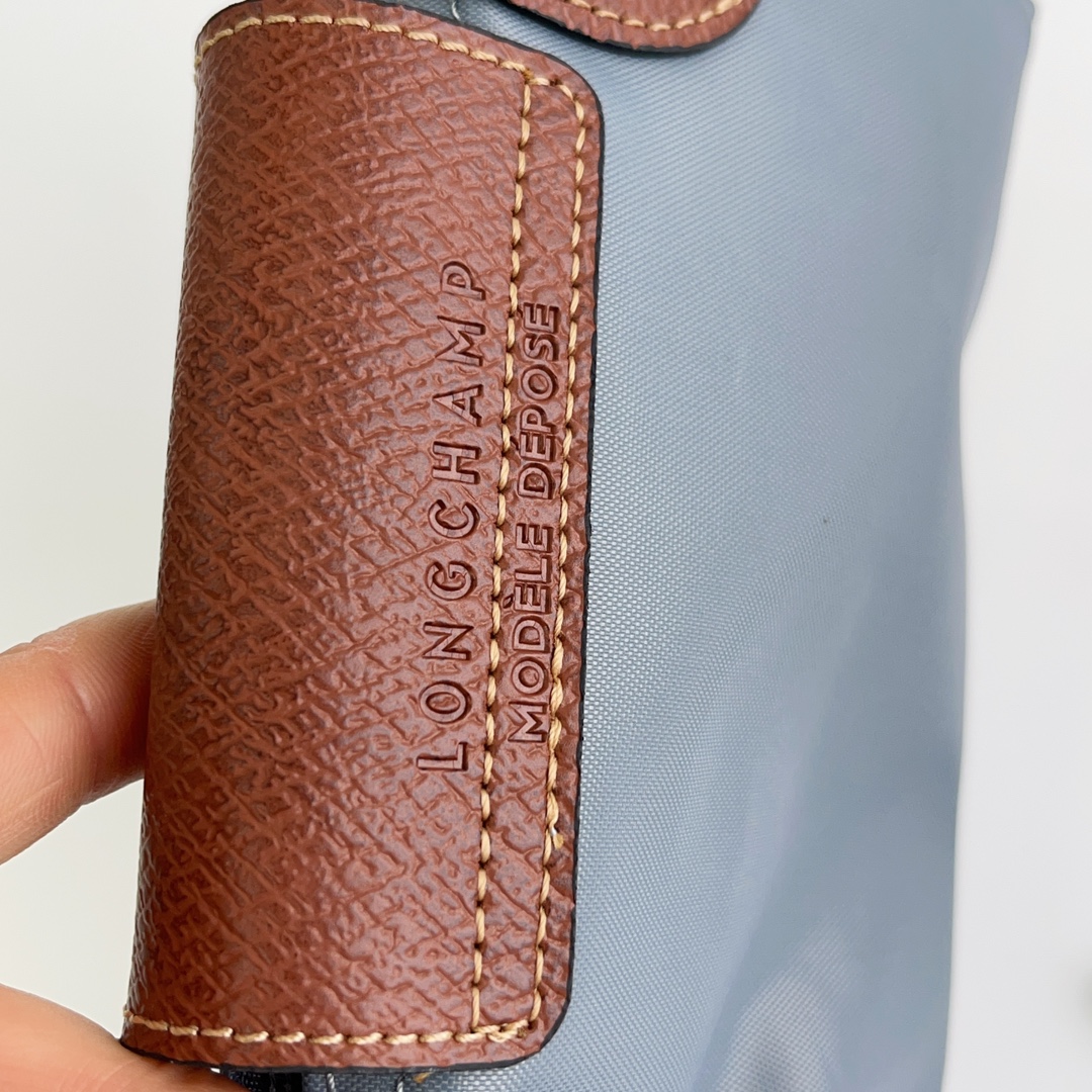 Longchamp ～ 打孔款 钢铁灰色