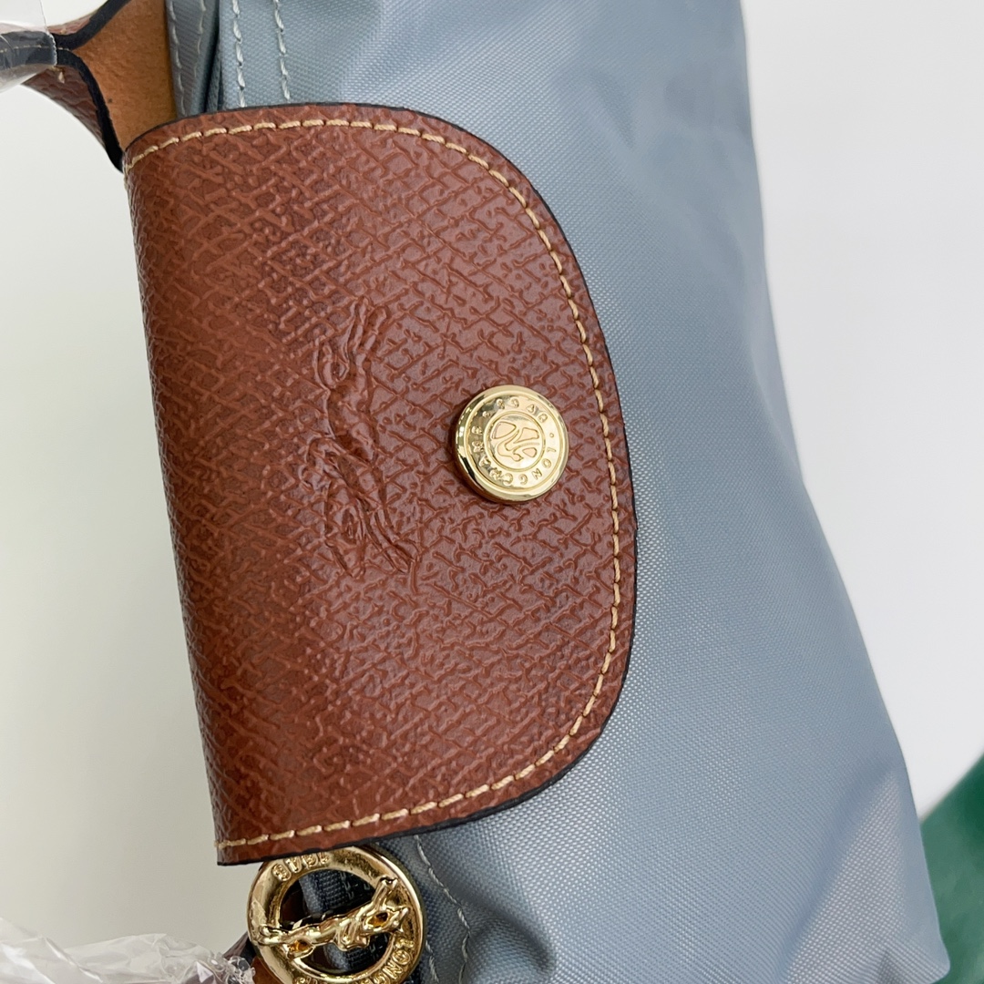 Longchamp ～ 打孔款 钢铁灰色