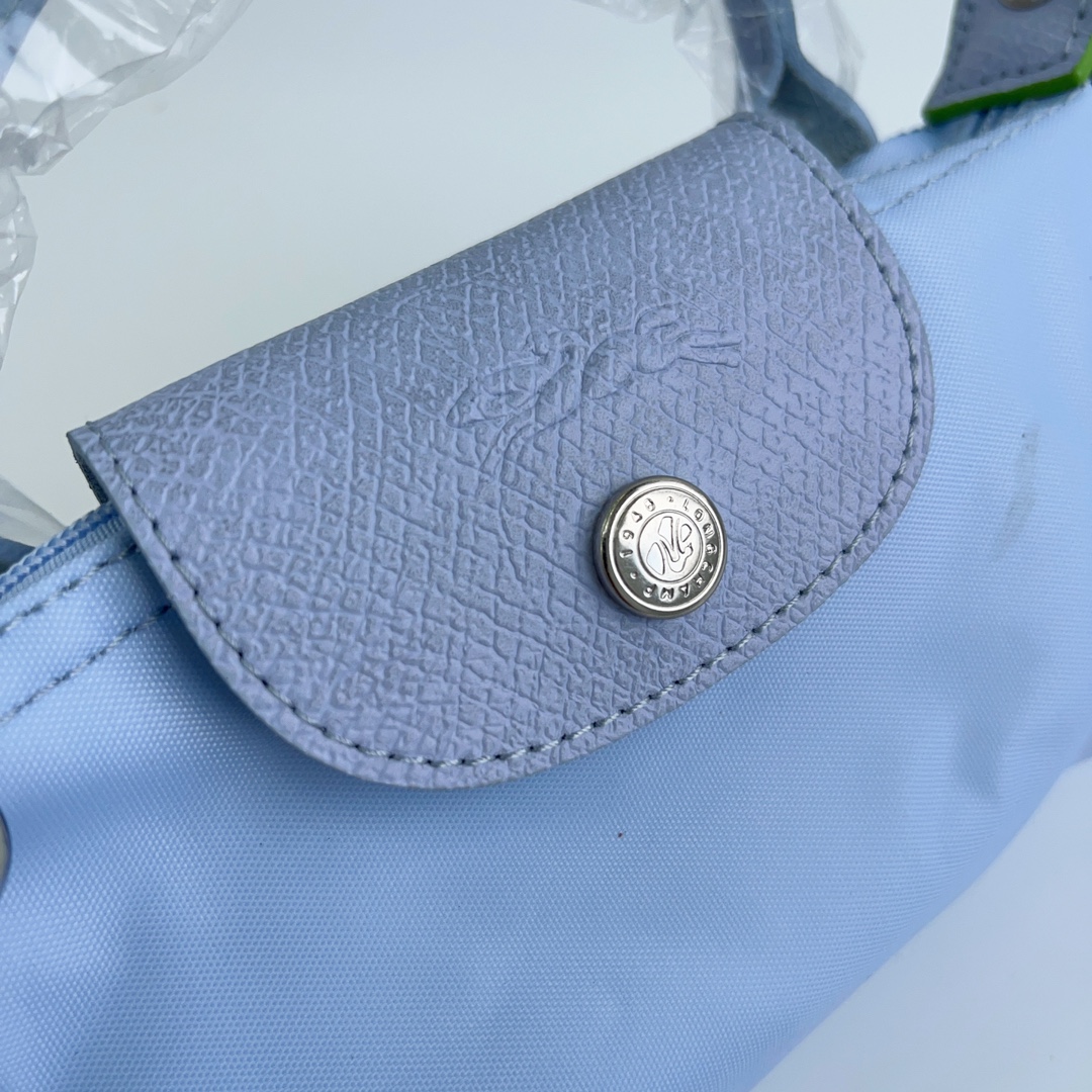 Longchamp ～ 打孔款 浅蓝色